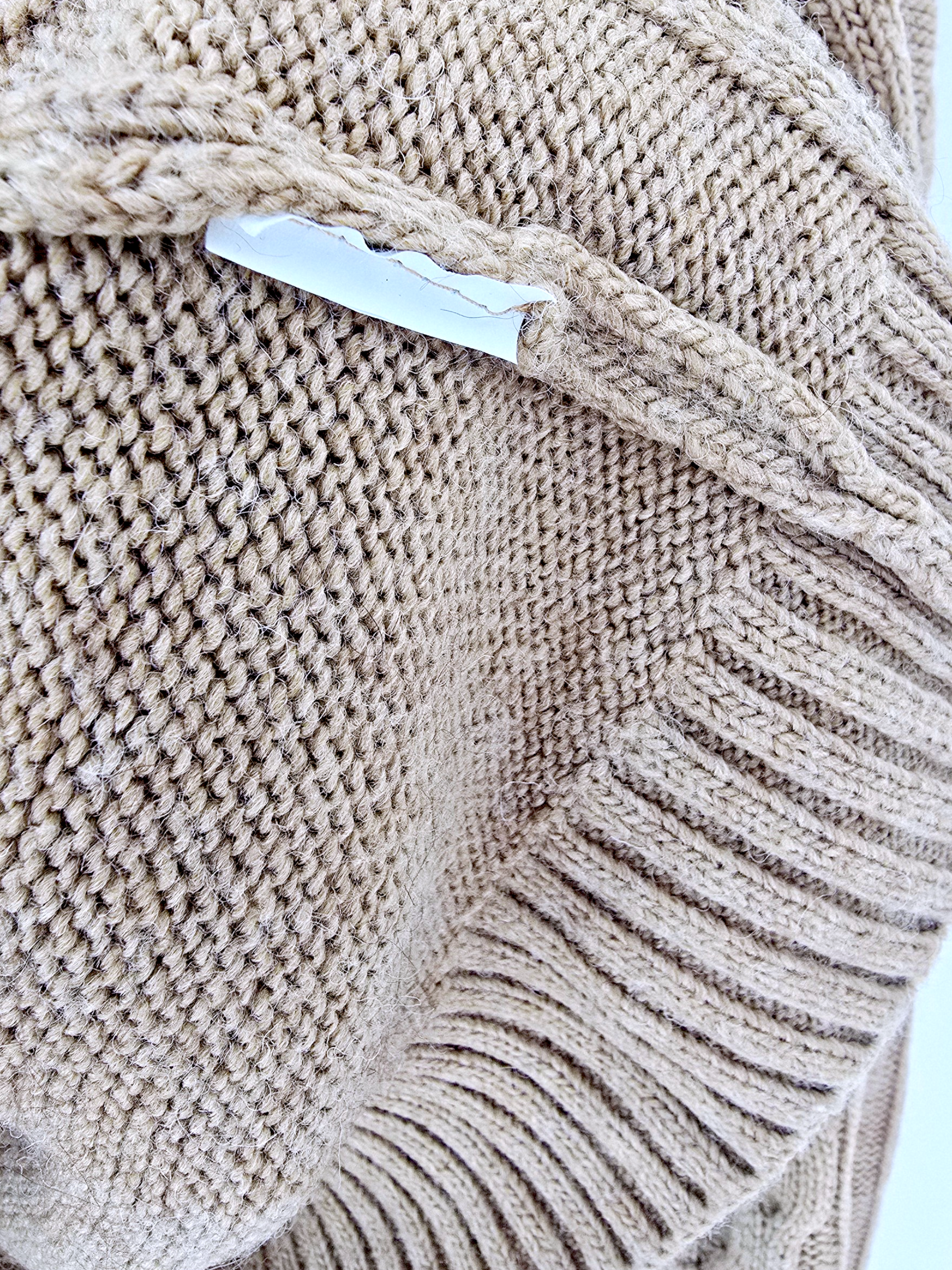 Pull beige foncé à empiècements effet superposition - 𝐌𝐚𝐫𝐢𝐧𝐚𝟒𝟒𝐟𝐚𝐦𝐢𝐥𝐲