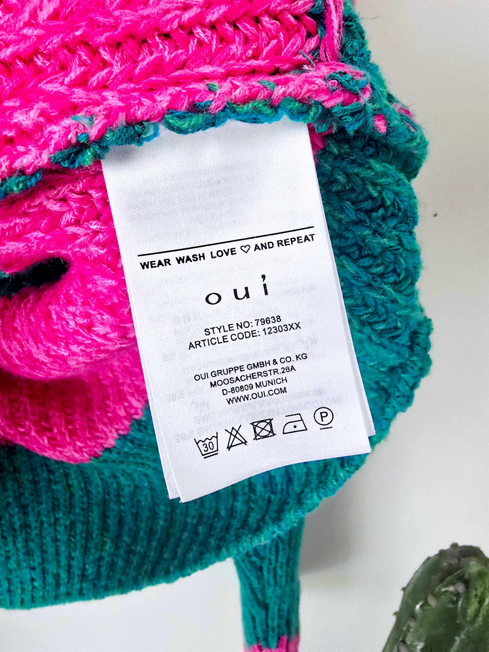 Cardigan à imprimé géométrique rose fuchsia et vert. - 𝐌𝐚𝐫𝐢𝐧𝐚𝟒𝟒𝐟𝐚𝐦𝐢𝐥𝐲