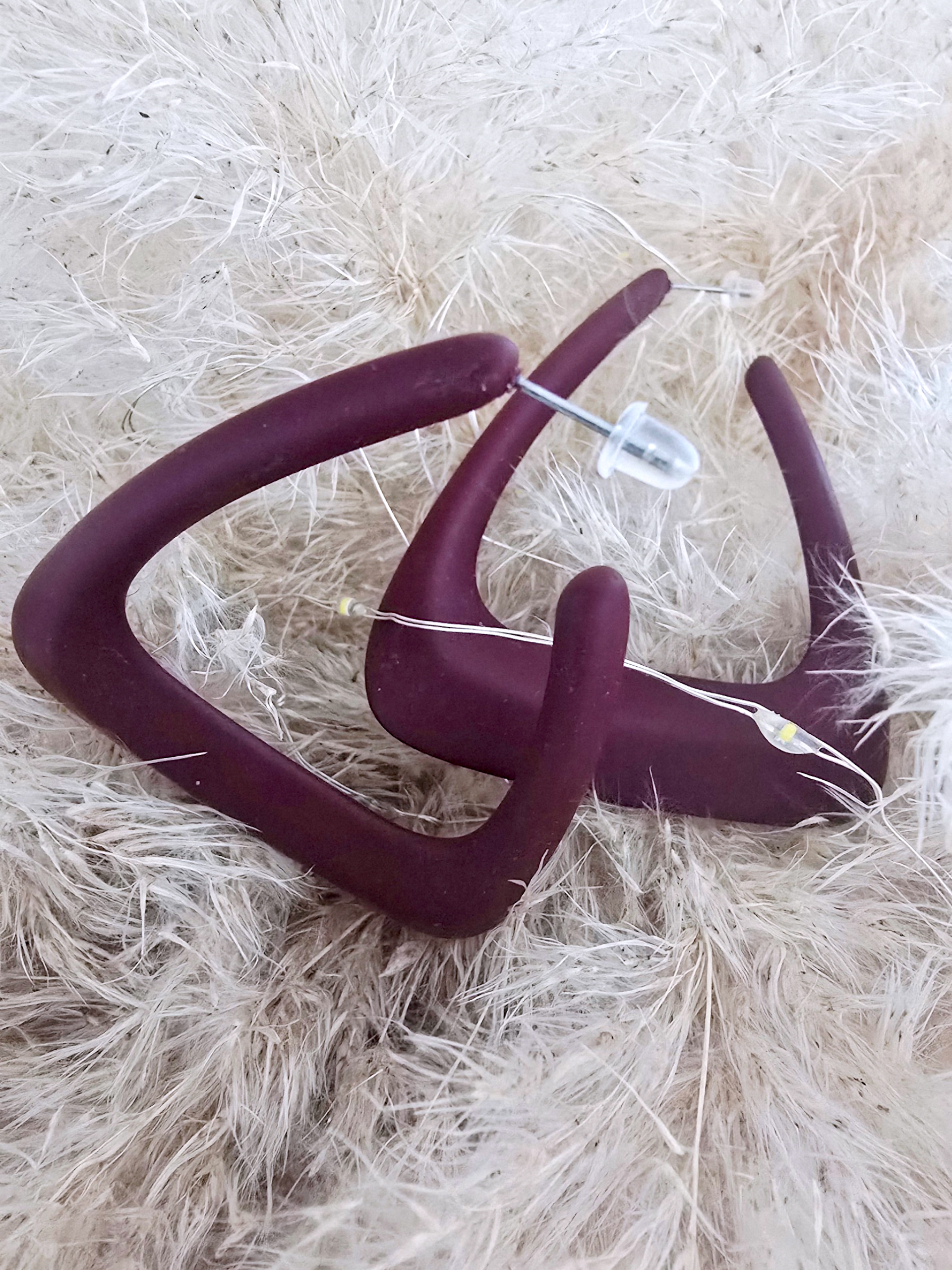 Boucles d'oreilles aubergine - 𝐌𝐚𝐫𝐢𝐧𝐚𝟒𝟒𝐟𝐚𝐦𝐢𝐥𝐲