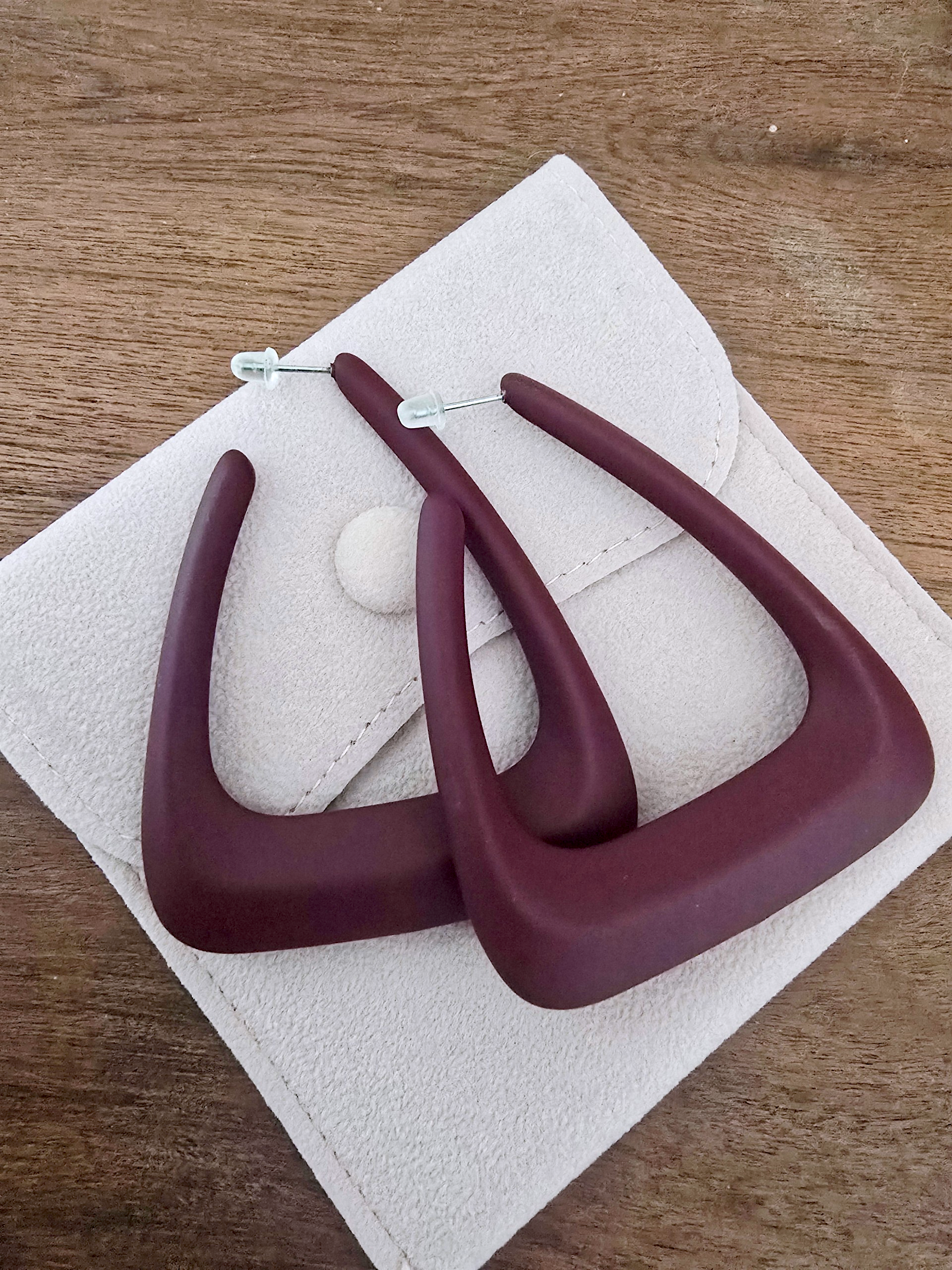 Boucles d'oreilles aubergine - 𝐌𝐚𝐫𝐢𝐧𝐚𝟒𝟒𝐟𝐚𝐦𝐢𝐥𝐲
