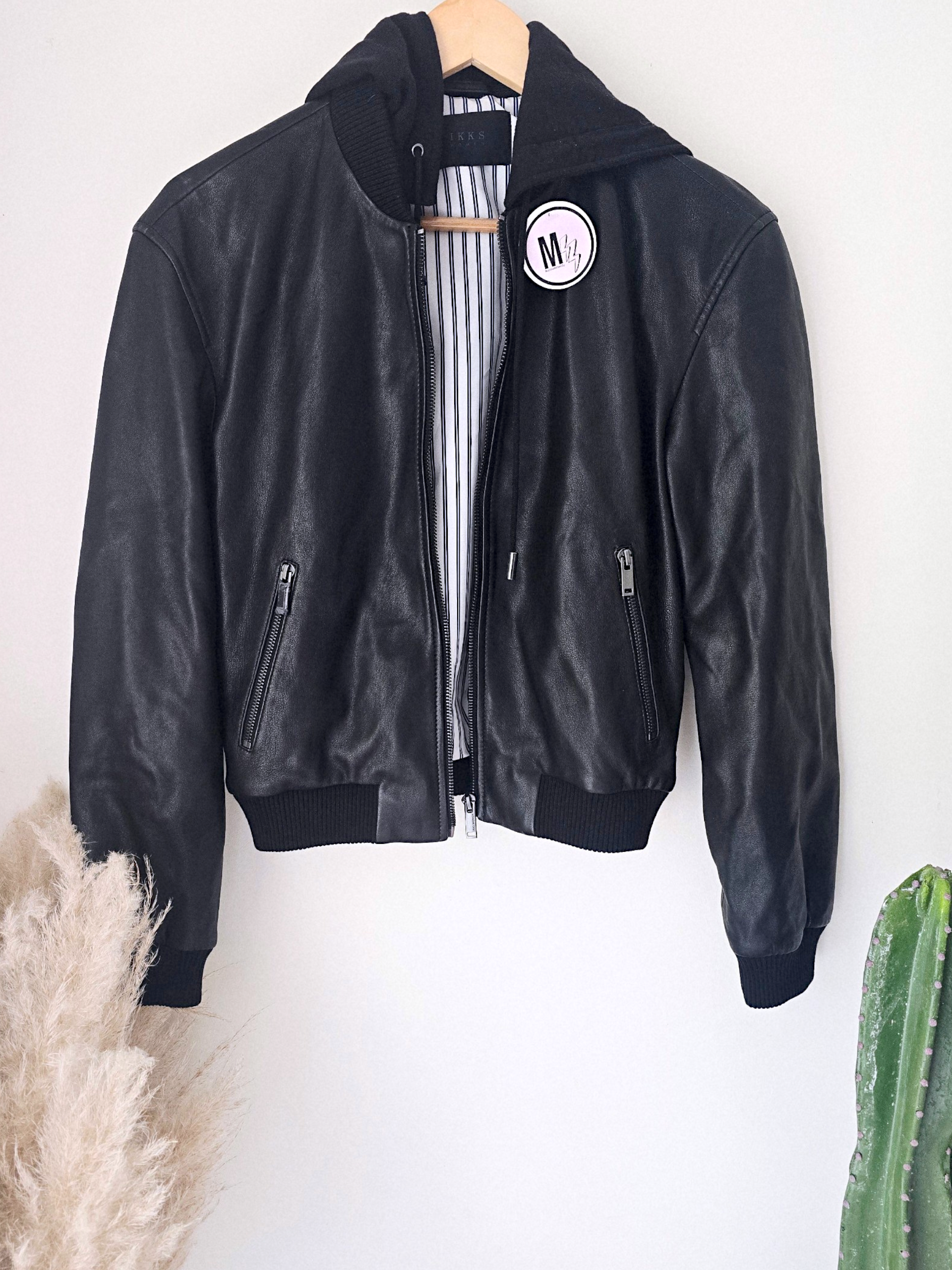 Bombers noir cuir véritable - 𝐌𝐚𝐫𝐢𝐧𝐚𝟒𝟒𝐟𝐚𝐦𝐢𝐥𝐲