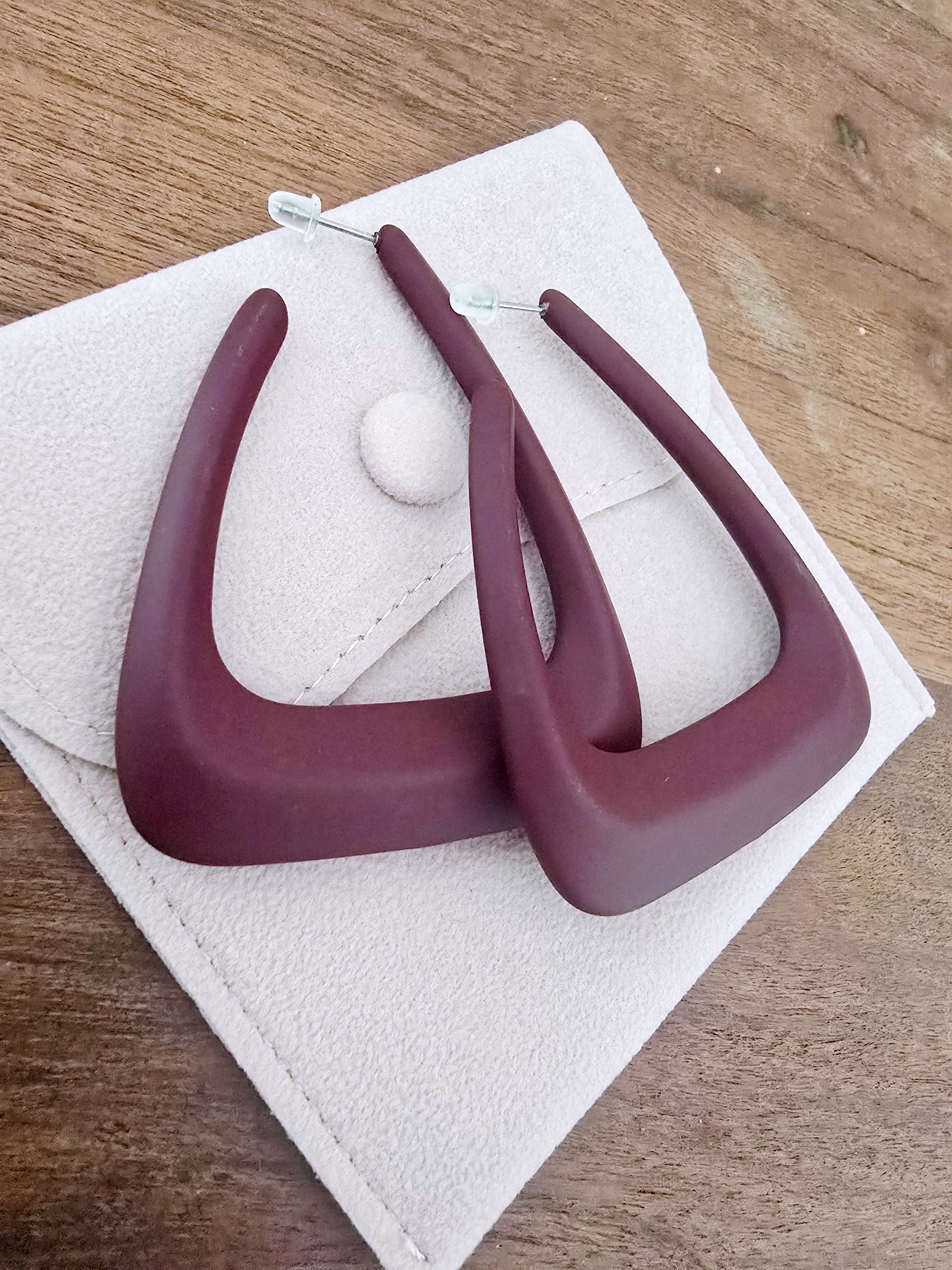 Boucles d'oreilles aubergine - 𝐌𝐚𝐫𝐢𝐧𝐚𝟒𝟒𝐟𝐚𝐦𝐢𝐥𝐲