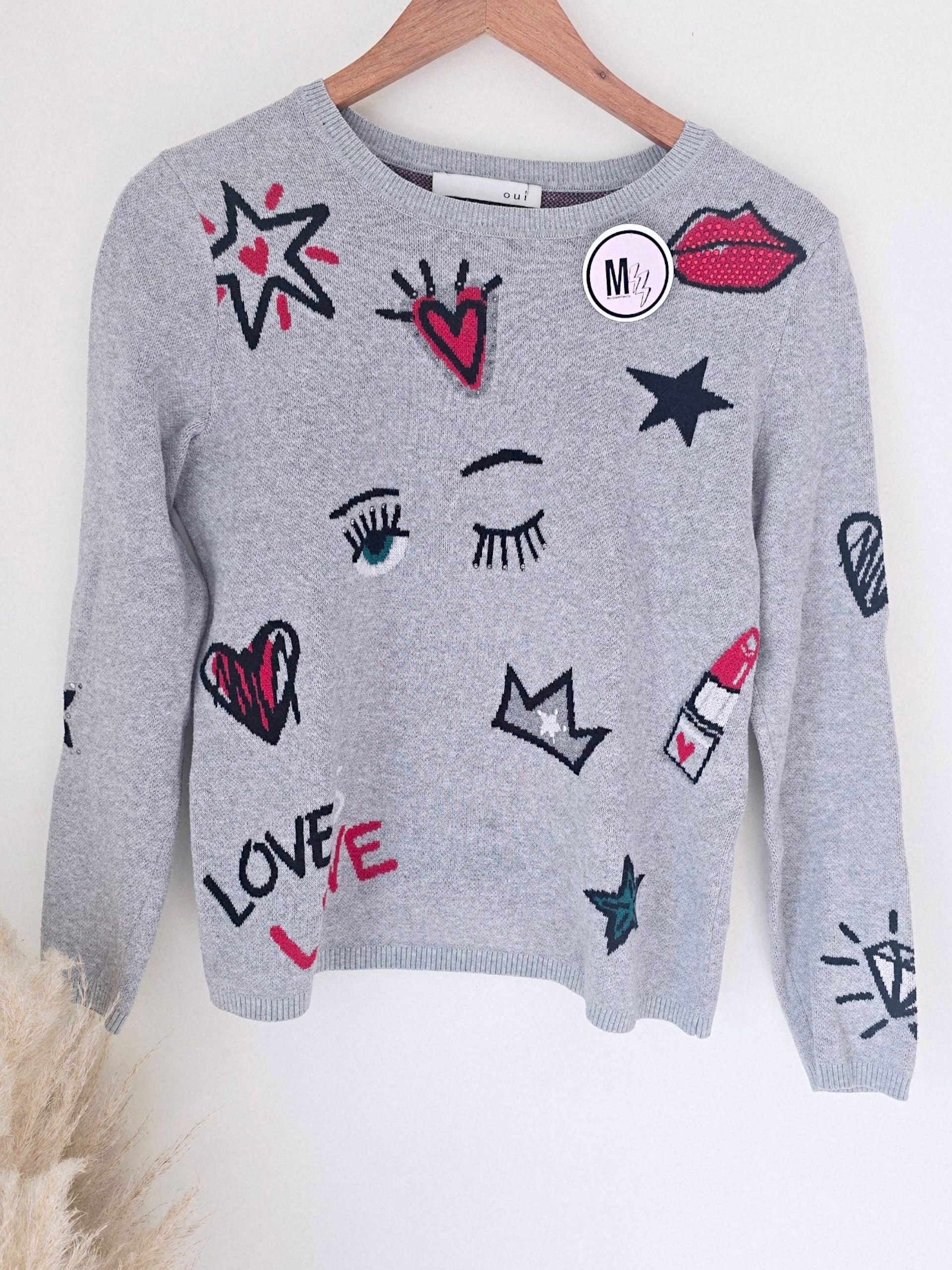 Pull gris à écussons - 𝐌𝐚𝐫𝐢𝐧𝐚𝟒𝟒𝐟𝐚𝐦𝐢𝐥𝐲
