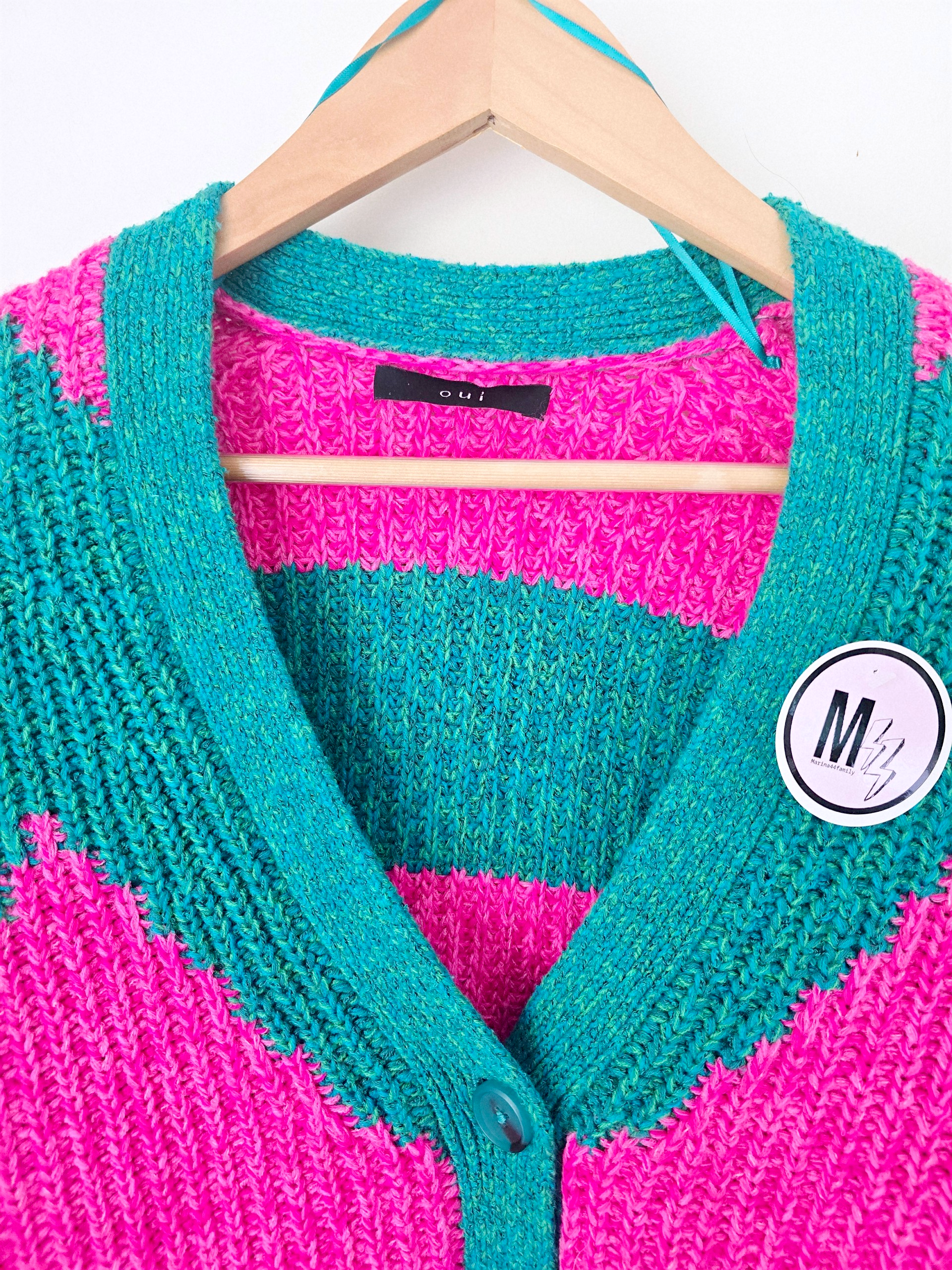 Cardigan à imprimé géométrique rose fuchsia et vert. - 𝐌𝐚𝐫𝐢𝐧𝐚𝟒𝟒𝐟𝐚𝐦𝐢𝐥𝐲