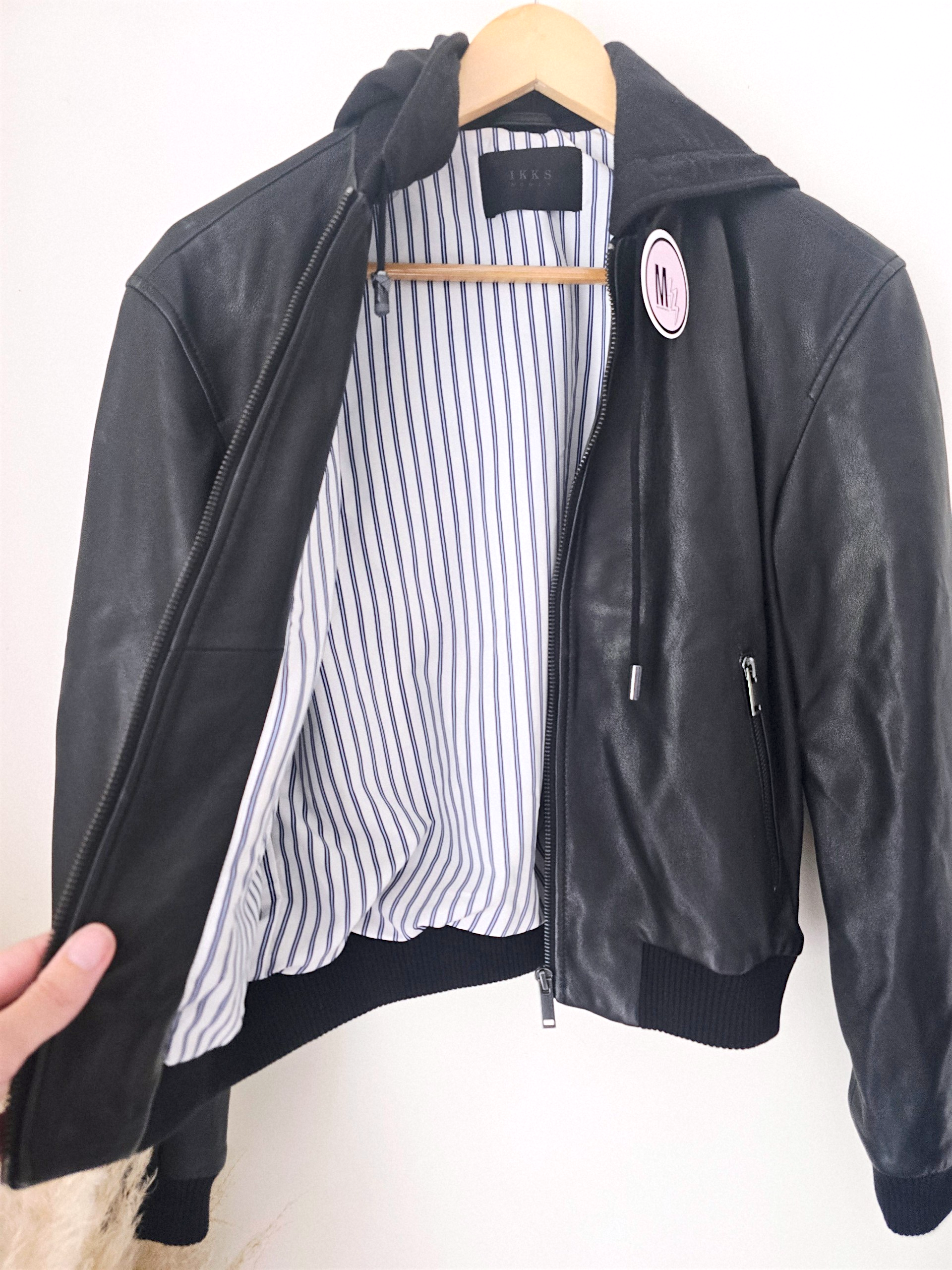 Bombers noir cuir véritable - 𝐌𝐚𝐫𝐢𝐧𝐚𝟒𝟒𝐟𝐚𝐦𝐢𝐥𝐲