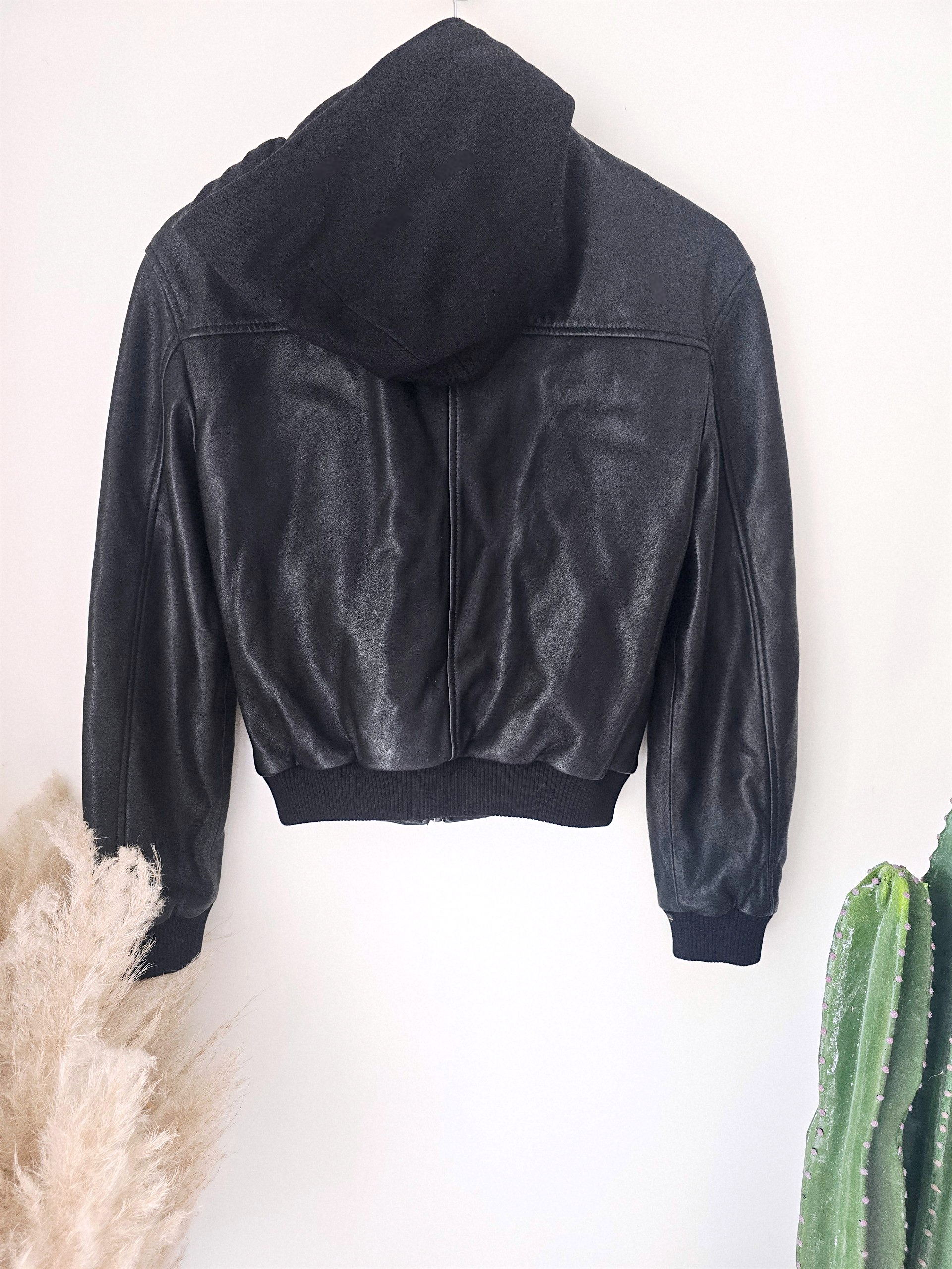 Bombers noir cuir véritable - 𝐌𝐚𝐫𝐢𝐧𝐚𝟒𝟒𝐟𝐚𝐦𝐢𝐥𝐲