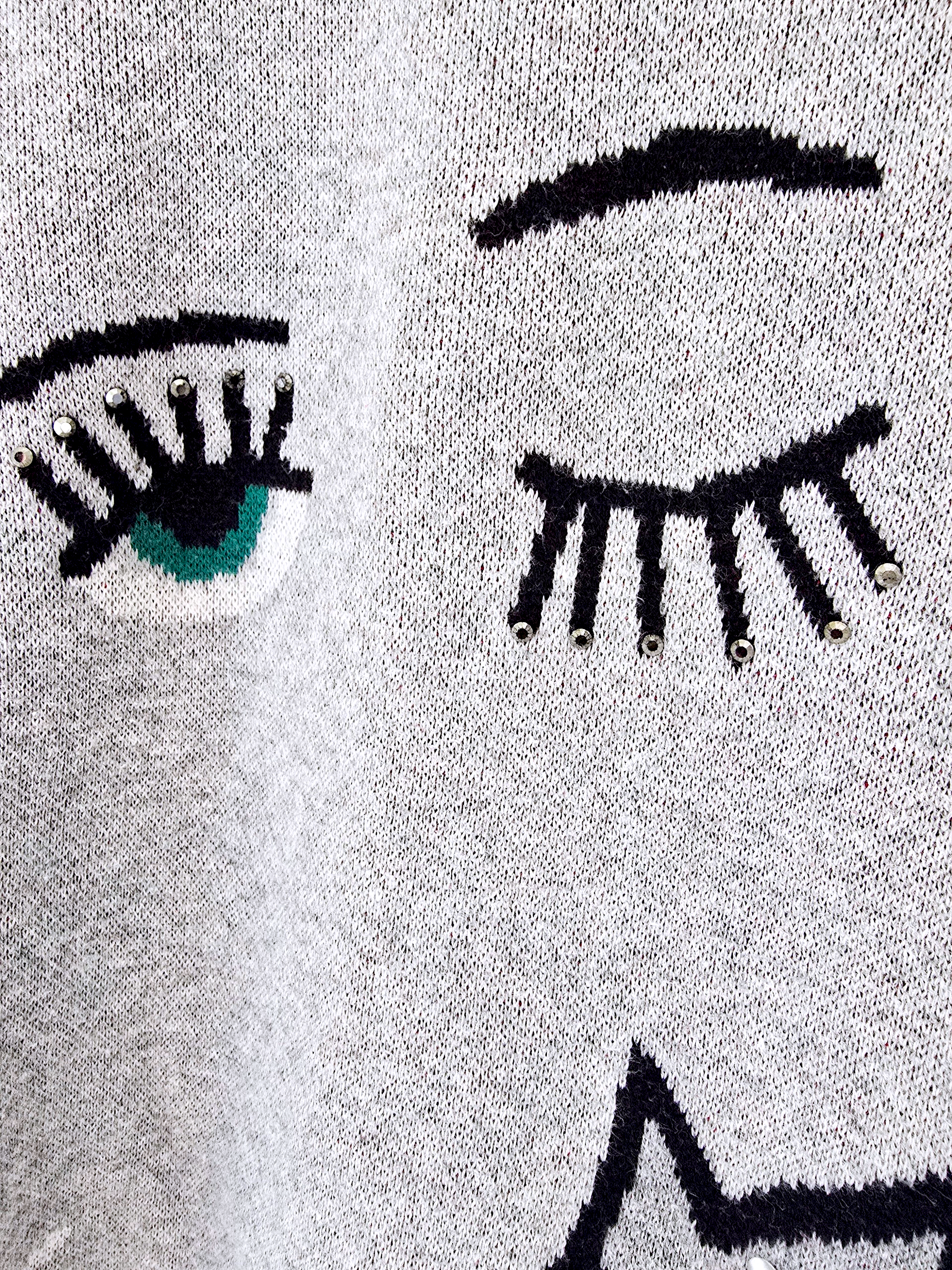 Pull gris à écussons - 𝐌𝐚𝐫𝐢𝐧𝐚𝟒𝟒𝐟𝐚𝐦𝐢𝐥𝐲