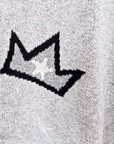 Pull gris à écussons - 𝐌𝐚𝐫𝐢𝐧𝐚𝟒𝟒𝐟𝐚𝐦𝐢𝐥𝐲
