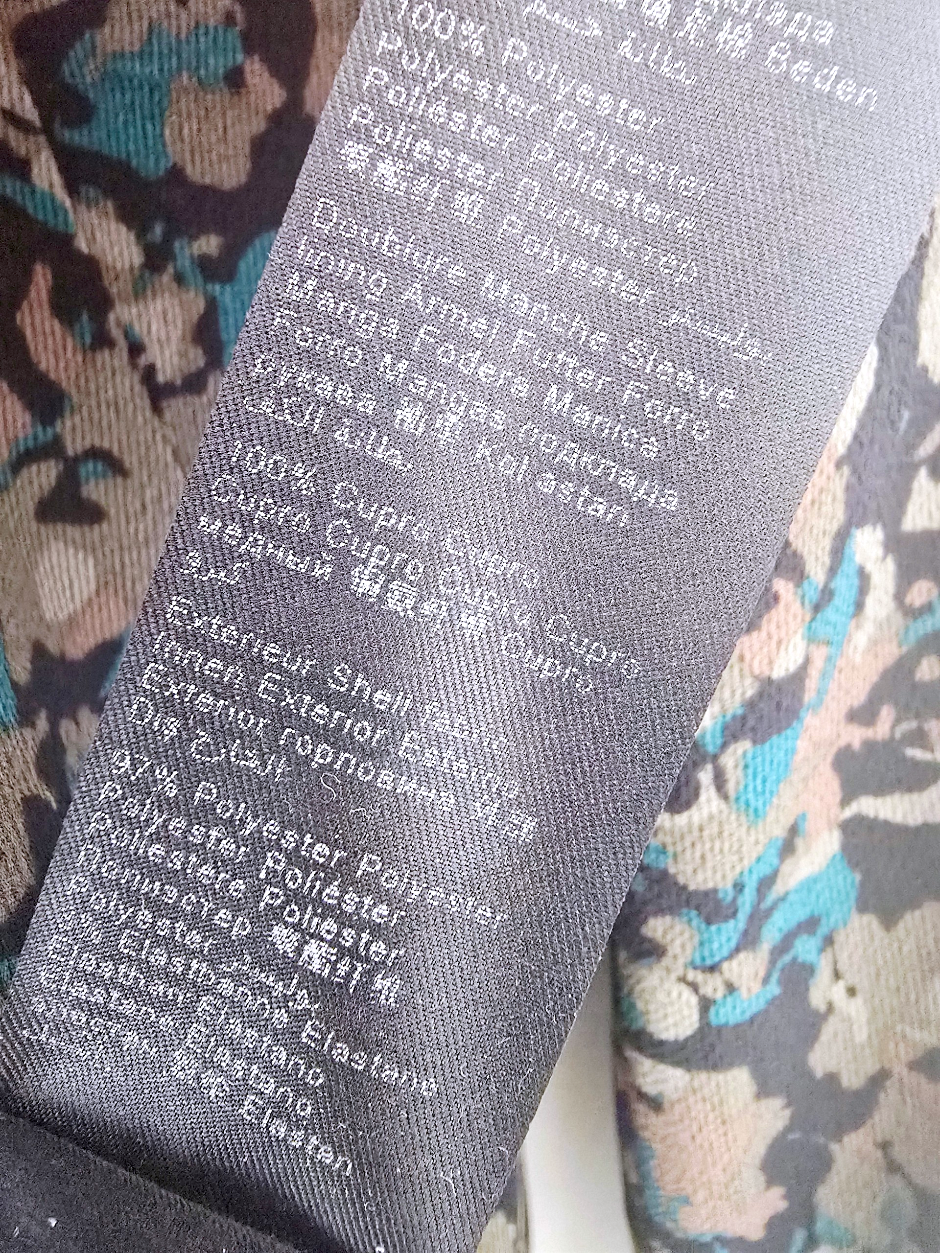 Veste cintrée à imprimé camouflage - 𝐌𝐚𝐫𝐢𝐧𝐚𝟒𝟒𝐟𝐚𝐦𝐢𝐥𝐲