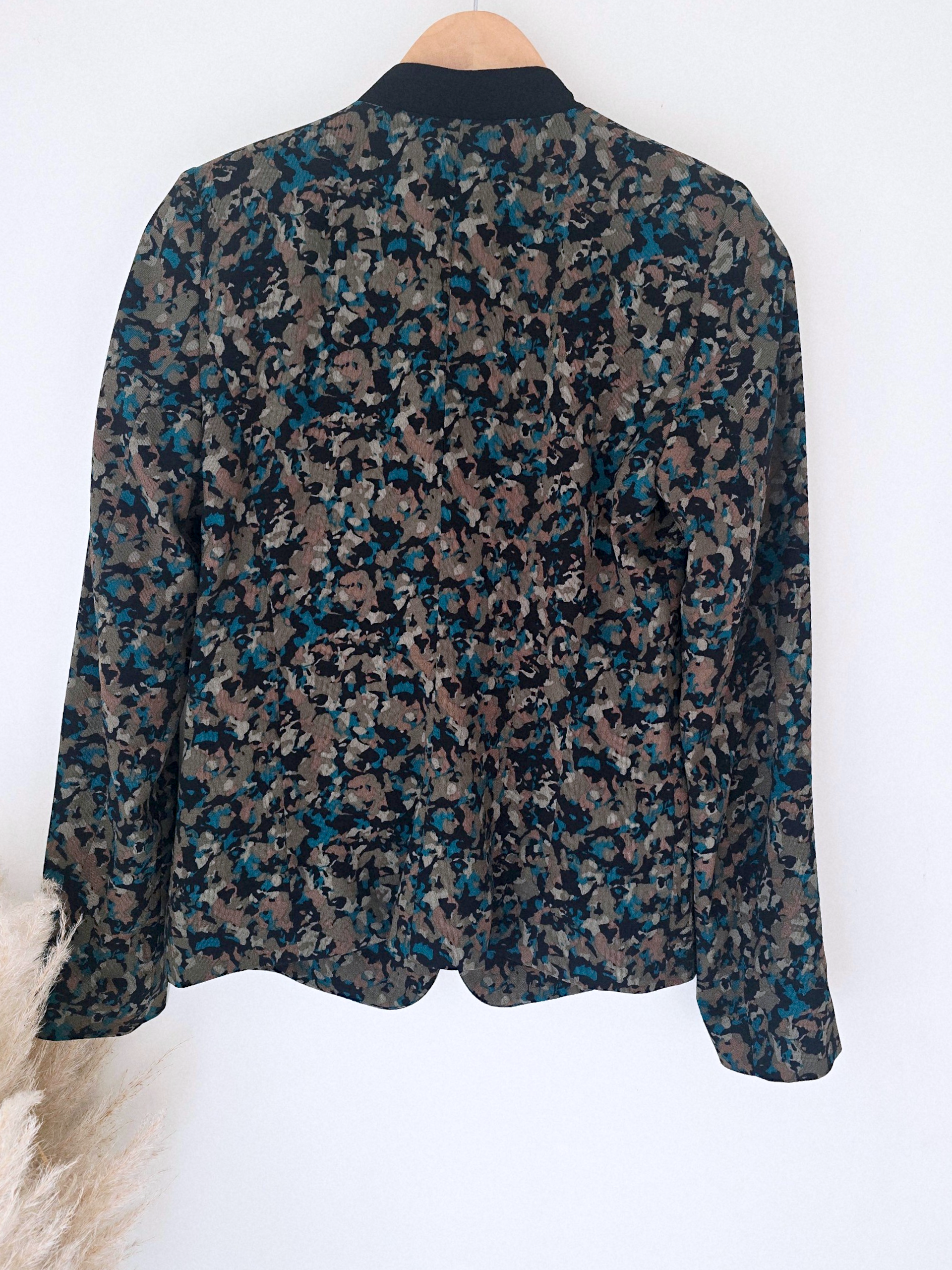 Veste cintrée à imprimé camouflage - 𝐌𝐚𝐫𝐢𝐧𝐚𝟒𝟒𝐟𝐚𝐦𝐢𝐥𝐲
