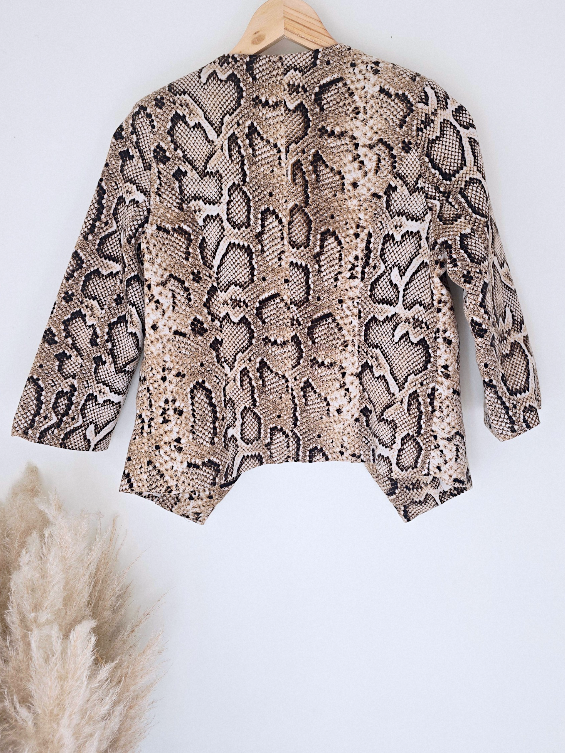 Veste cintrée à imprimé python maille sweat - 𝐌𝐚𝐫𝐢𝐧𝐚𝟒𝟒𝐟𝐚𝐦𝐢𝐥𝐲