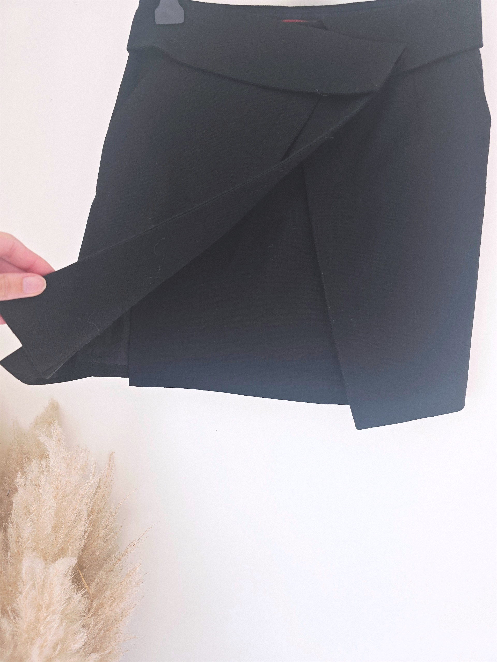 Jupe noire coupe tulipe - 𝐌𝐚𝐫𝐢𝐧𝐚𝟒𝟒𝐟𝐚𝐦𝐢𝐥𝐲