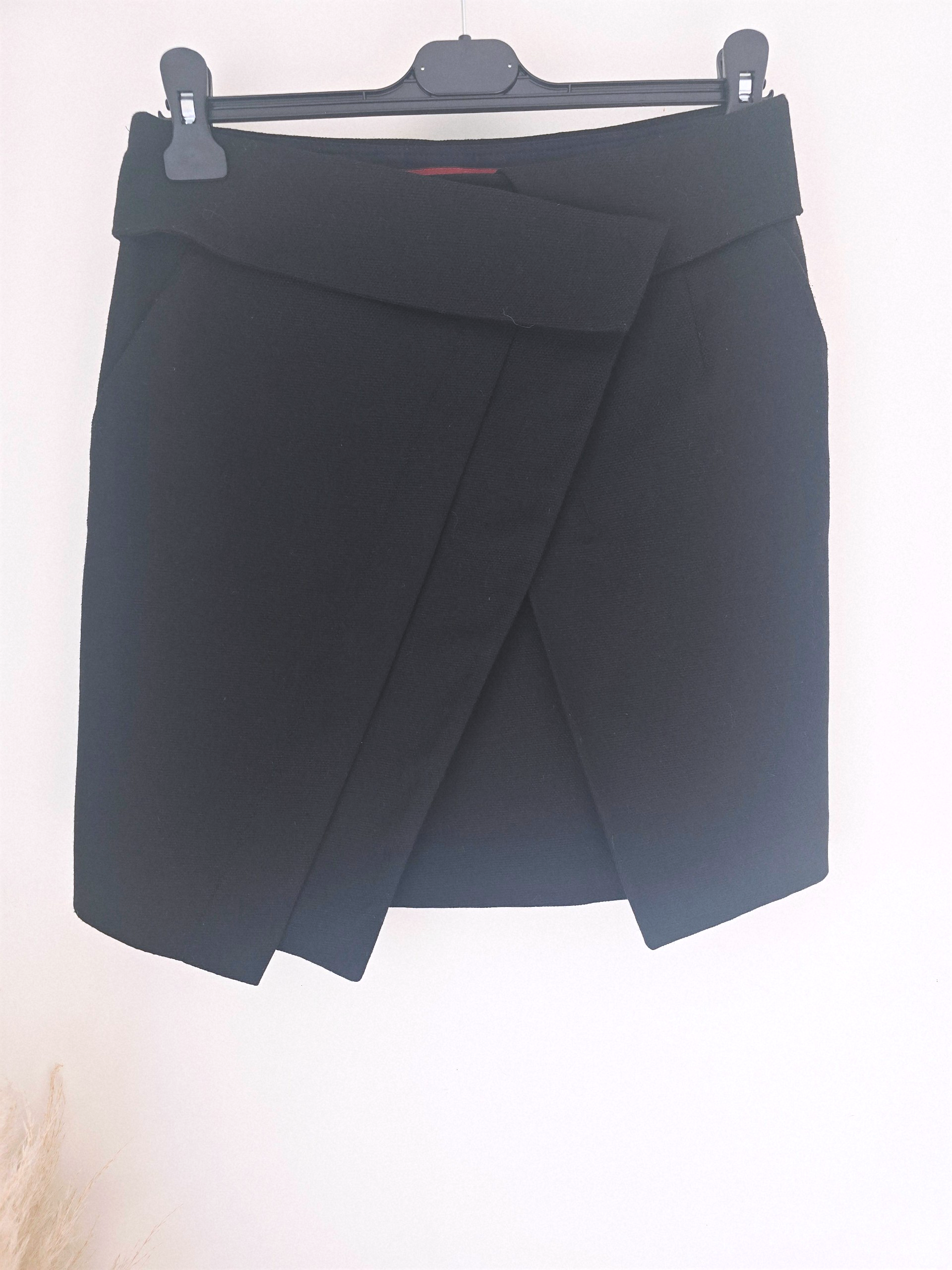 Jupe noire coupe tulipe - 𝐌𝐚𝐫𝐢𝐧𝐚𝟒𝟒𝐟𝐚𝐦𝐢𝐥𝐲