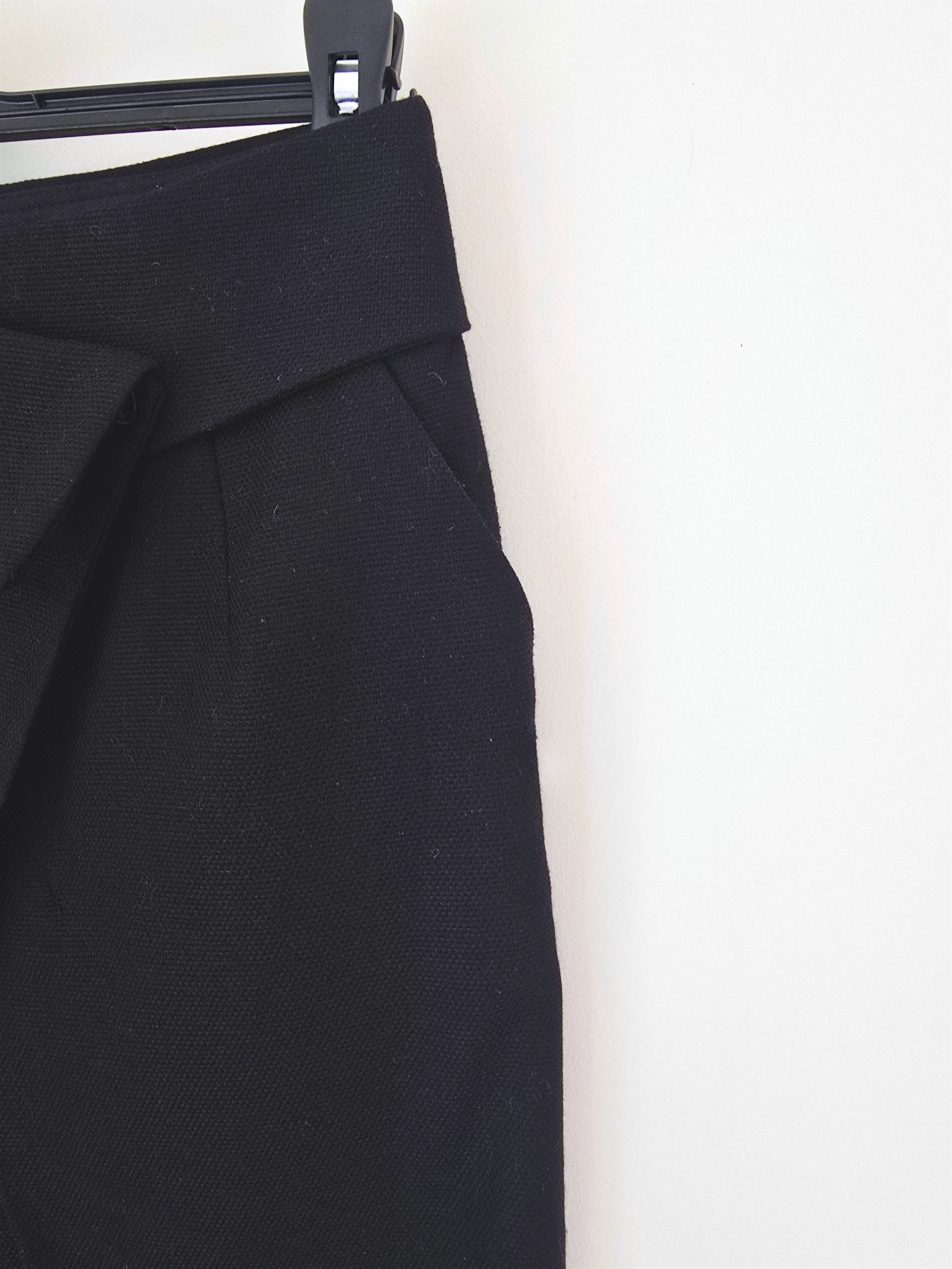 Jupe noire coupe tulipe - 𝐌𝐚𝐫𝐢𝐧𝐚𝟒𝟒𝐟𝐚𝐦𝐢𝐥𝐲