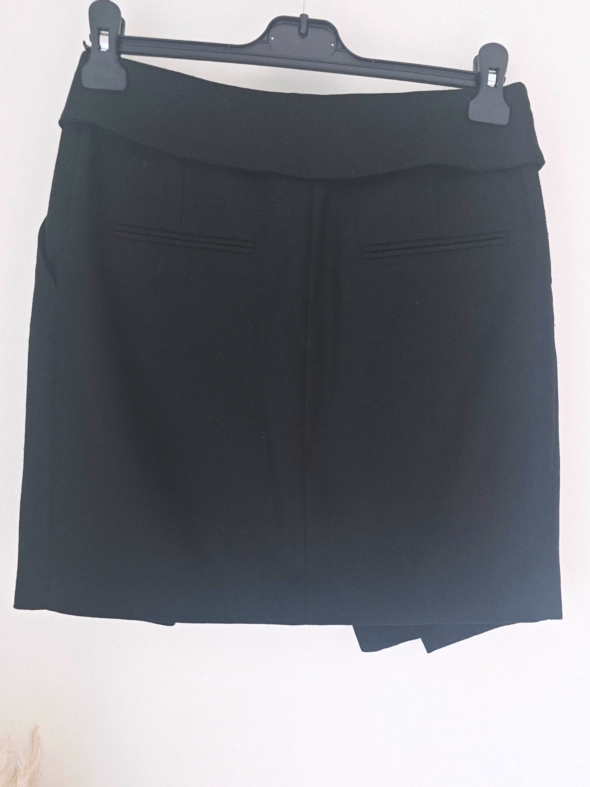 Jupe noire coupe tulipe - 𝐌𝐚𝐫𝐢𝐧𝐚𝟒𝟒𝐟𝐚𝐦𝐢𝐥𝐲