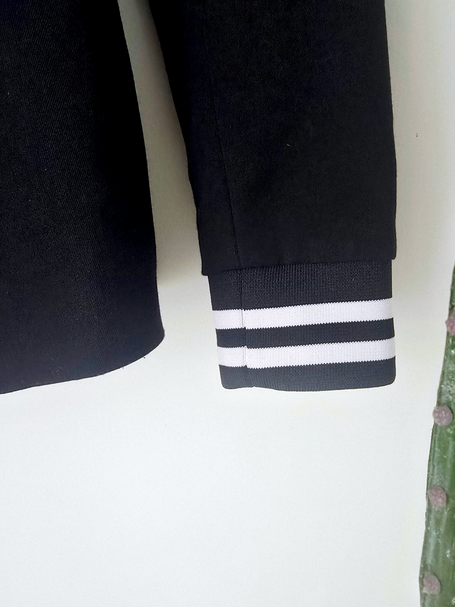 Veste cintrée noire à poignets sweat - 𝐌𝐚𝐫𝐢𝐧𝐚𝟒𝟒𝐟𝐚𝐦𝐢𝐥𝐲