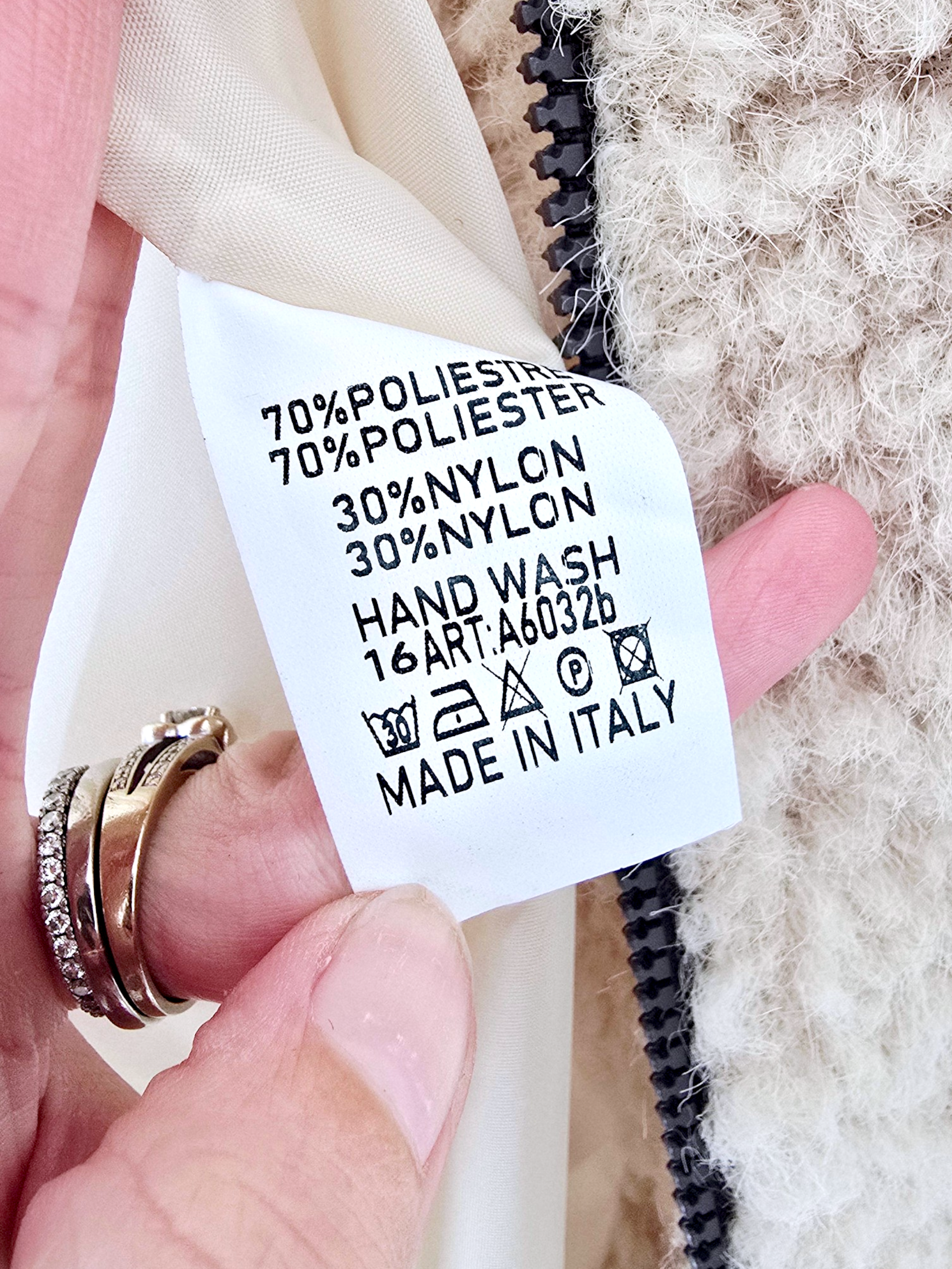 Manteau bouclette beige à manches dorées - 𝐌𝐚𝐫𝐢𝐧𝐚𝟒𝟒𝐟𝐚𝐦𝐢𝐥𝐲