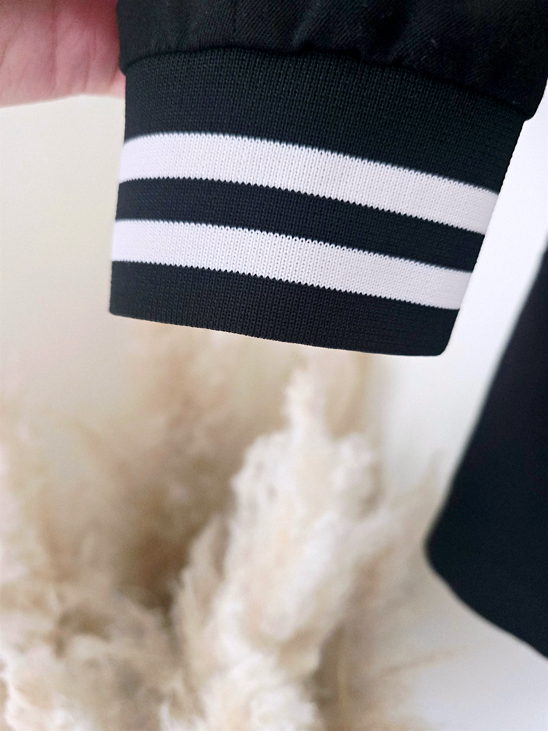 Veste cintrée noire à poignets sweat - 𝐌𝐚𝐫𝐢𝐧𝐚𝟒𝟒𝐟𝐚𝐦𝐢𝐥𝐲