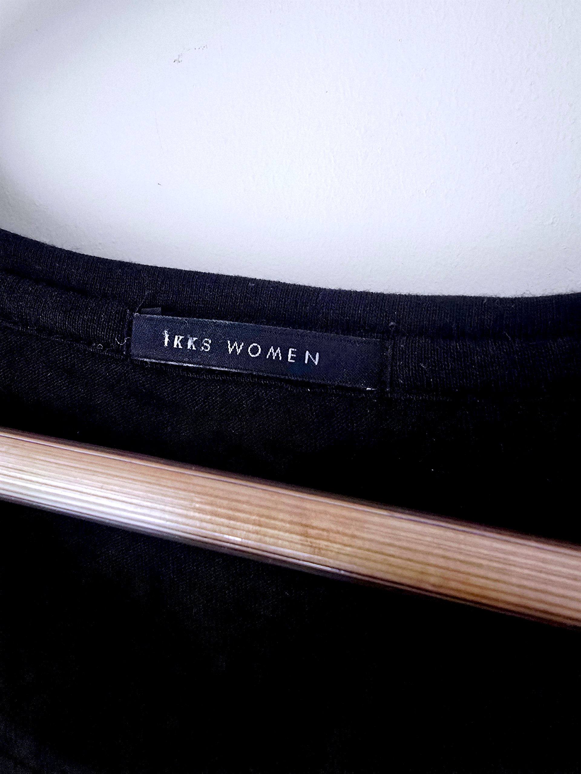 T-shirt noir à inscriptions dorées - 𝐌𝐚𝐫𝐢𝐧𝐚𝟒𝟒𝐟𝐚𝐦𝐢𝐥𝐲