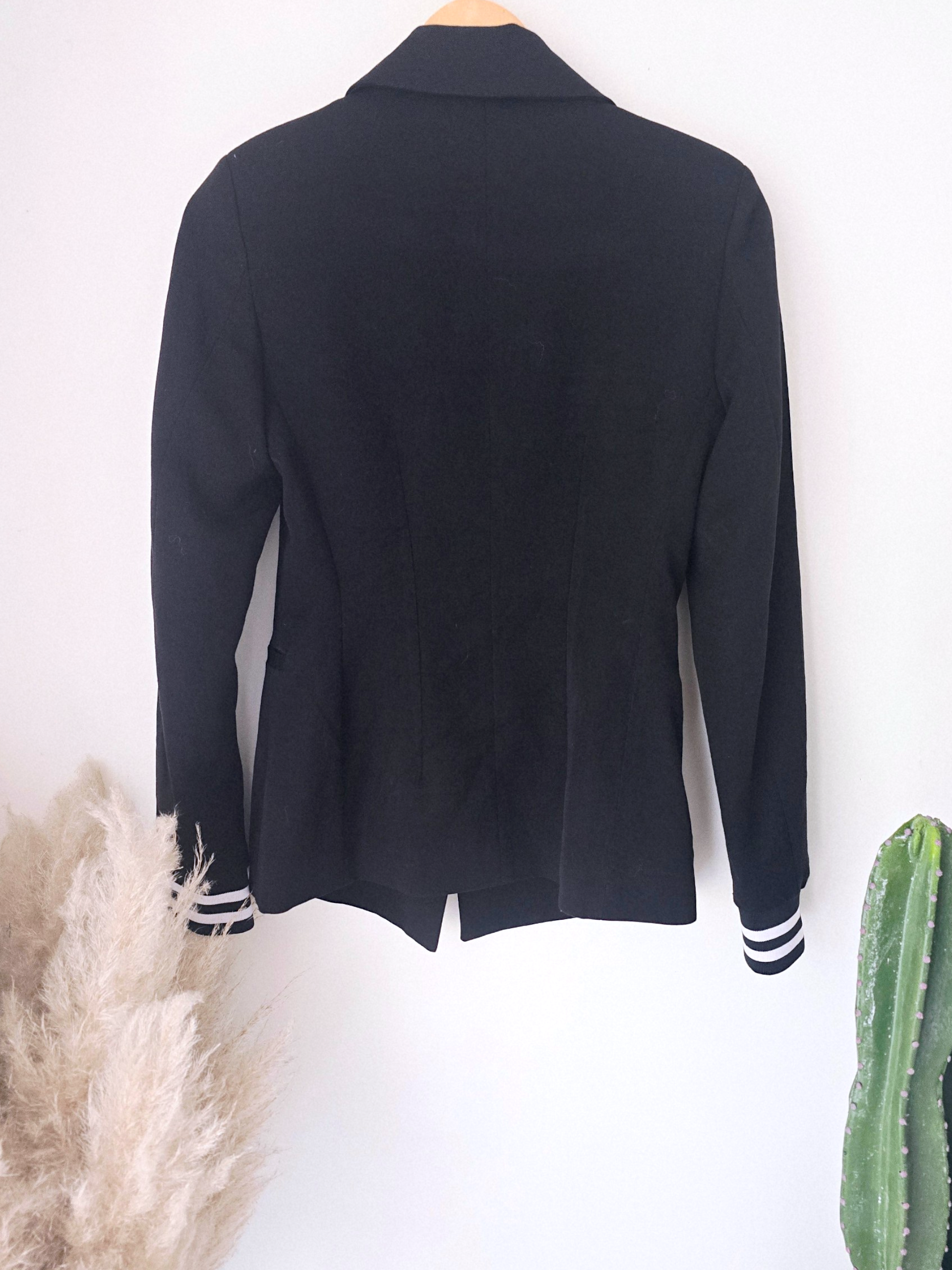 Veste cintrée noire à poignets sweat - 𝐌𝐚𝐫𝐢𝐧𝐚𝟒𝟒𝐟𝐚𝐦𝐢𝐥𝐲