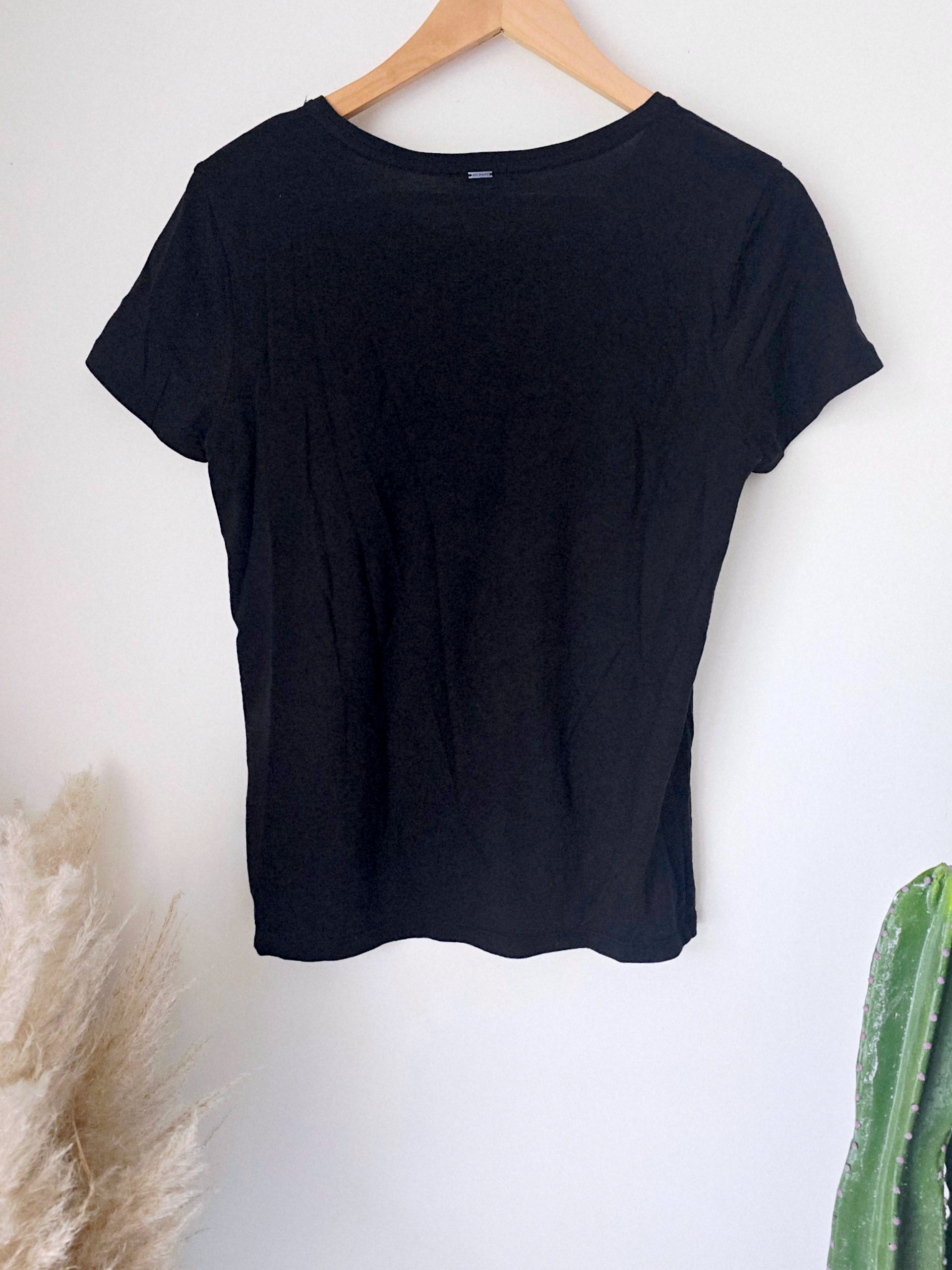 T-shirt noir à inscriptions dorées - 𝐌𝐚𝐫𝐢𝐧𝐚𝟒𝟒𝐟𝐚𝐦𝐢𝐥𝐲