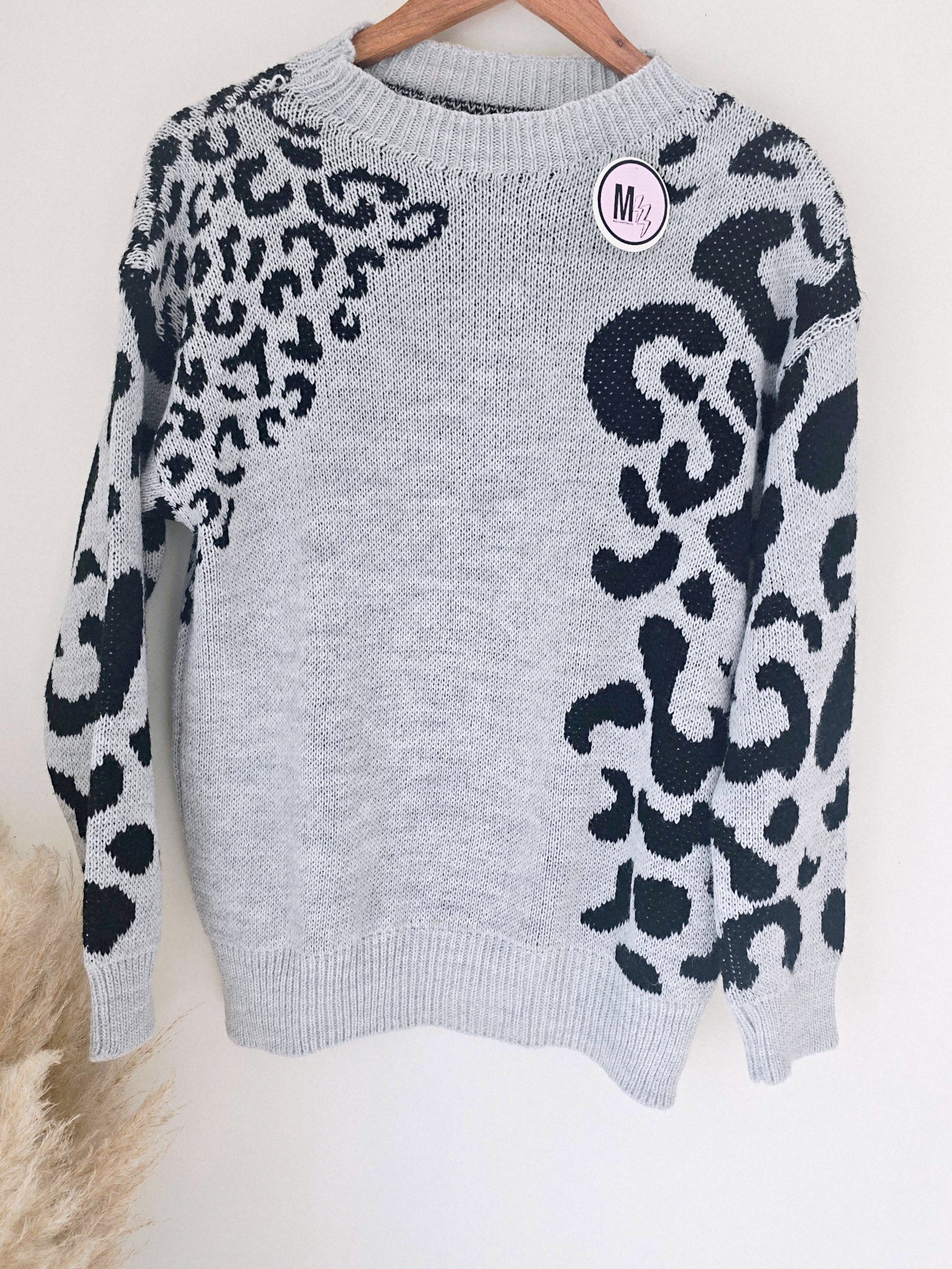 Pull gris à imprimé léopard noir - 𝐌𝐚𝐫𝐢𝐧𝐚𝟒𝟒𝐟𝐚𝐦𝐢𝐥𝐲