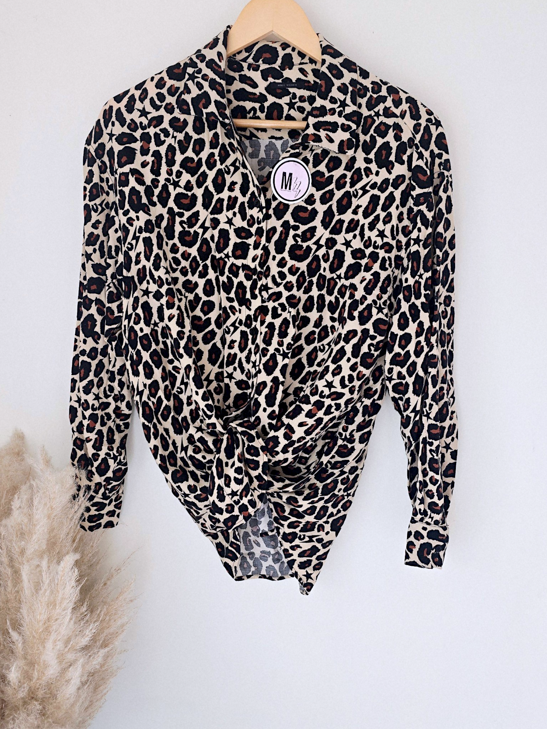 Chemise beige à imprimé léopard marron et noir - 𝐌𝐚𝐫𝐢𝐧𝐚𝟒𝟒𝐟𝐚𝐦𝐢𝐥𝐲