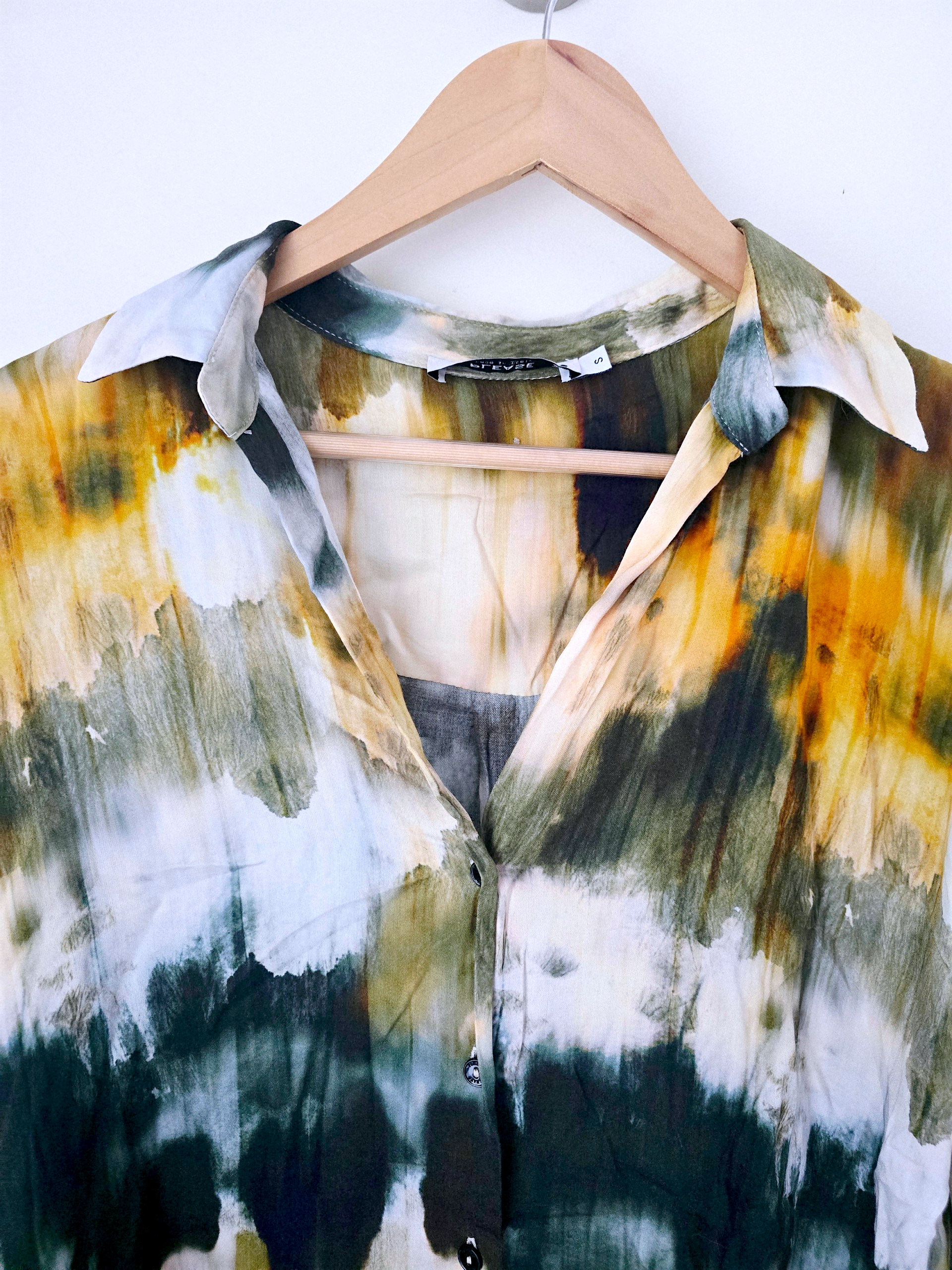 Chemise tie and dye kaki et jaune - 𝐌𝐚𝐫𝐢𝐧𝐚𝟒𝟒𝐟𝐚𝐦𝐢𝐥𝐲