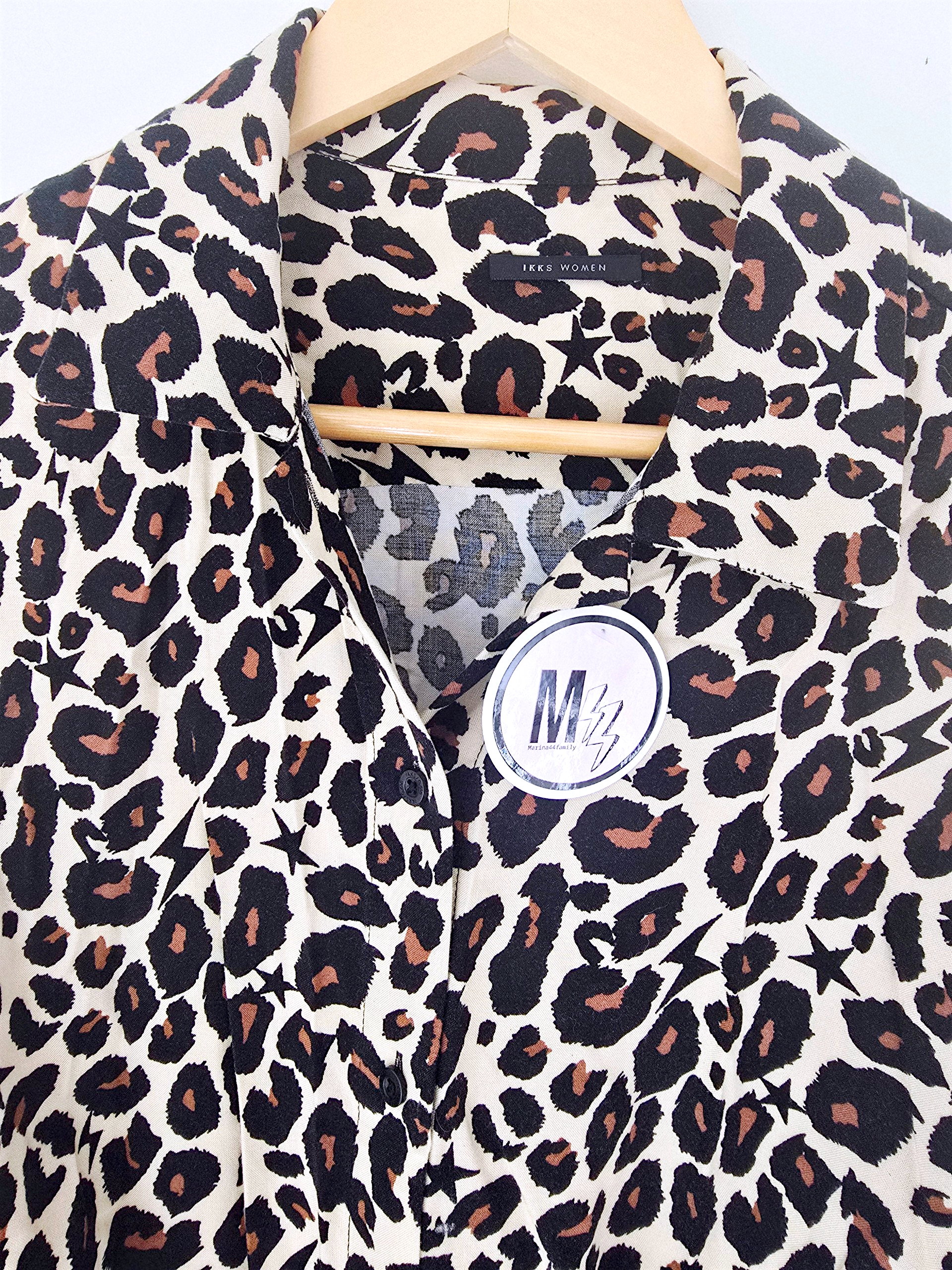 Chemise beige à imprimé léopard marron et noir - 𝐌𝐚𝐫𝐢𝐧𝐚𝟒𝟒𝐟𝐚𝐦𝐢𝐥𝐲