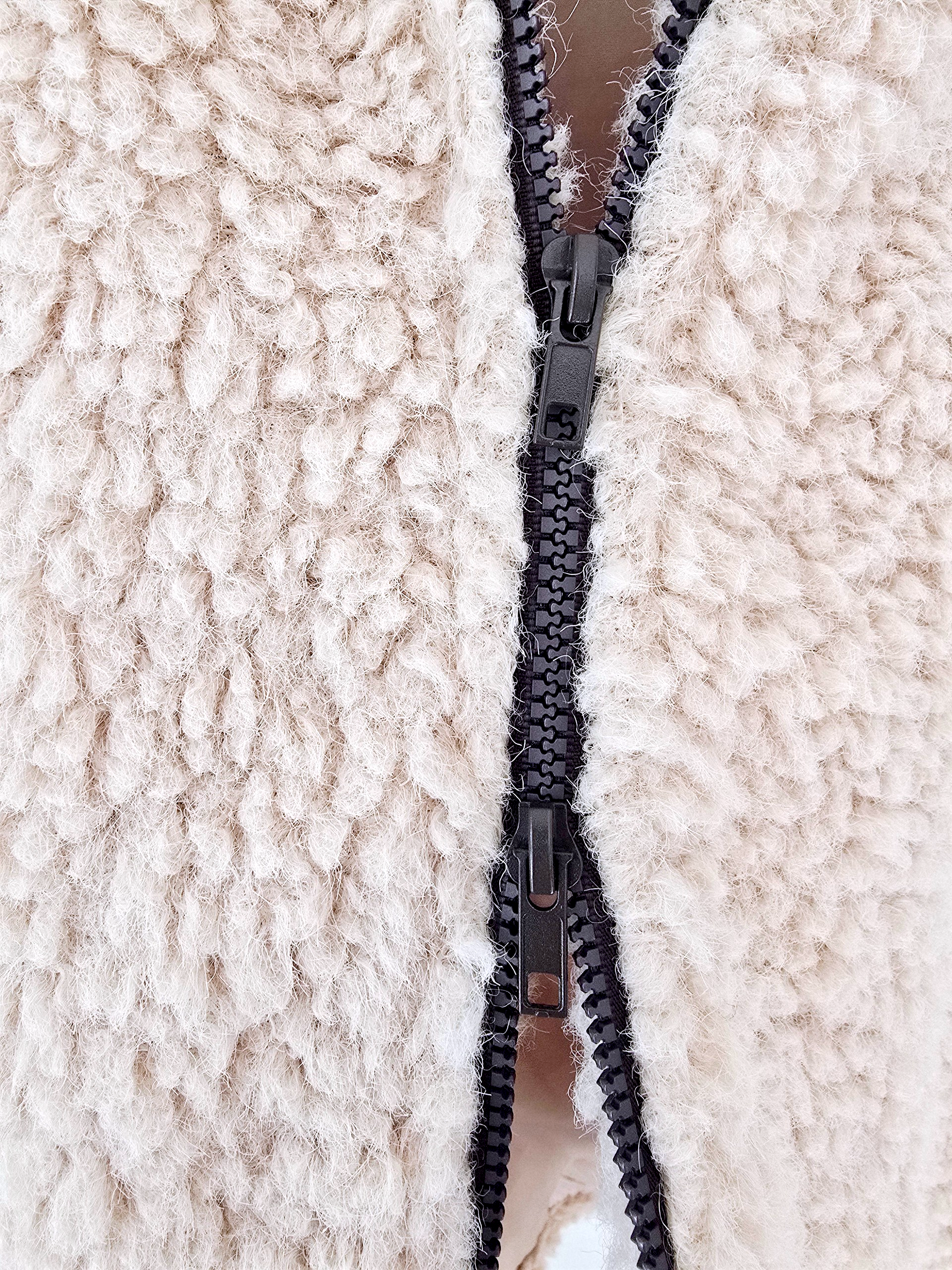 Manteau bouclette beige à manches dorées - 𝐌𝐚𝐫𝐢𝐧𝐚𝟒𝟒𝐟𝐚𝐦𝐢𝐥𝐲