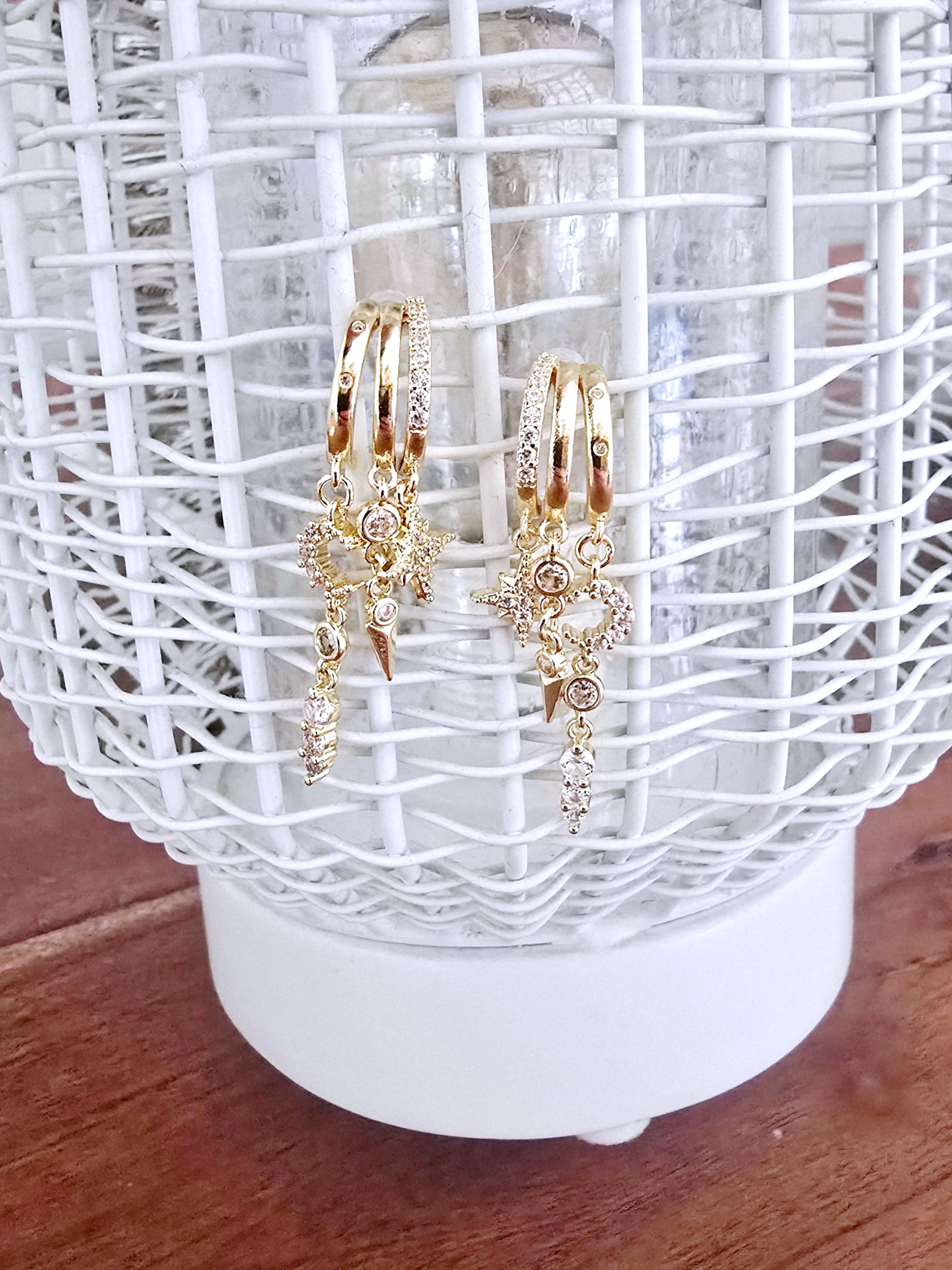 Boucles d'oreilles pendentes dorées acier inoxydable - 𝐌𝐚𝐫𝐢𝐧𝐚𝟒𝟒𝐟𝐚𝐦𝐢𝐥𝐲