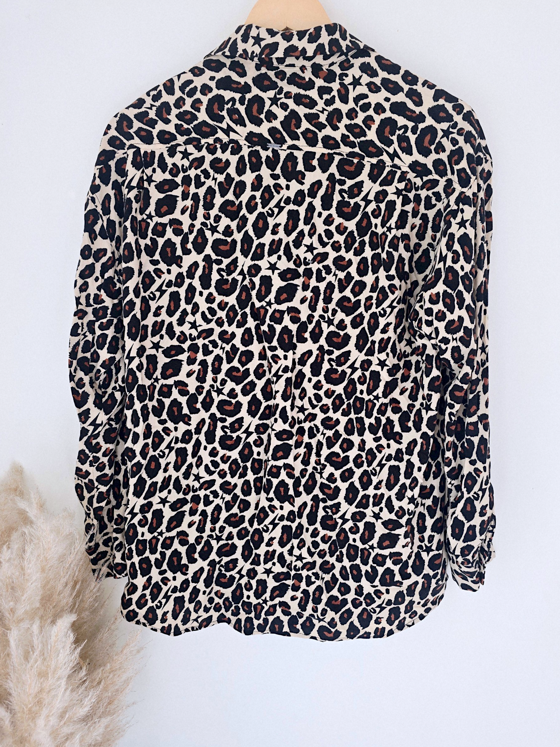 Chemise beige à imprimé léopard marron et noir - 𝐌𝐚𝐫𝐢𝐧𝐚𝟒𝟒𝐟𝐚𝐦𝐢𝐥𝐲