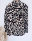 Chemise beige à imprimé léopard marron et noir - 𝐌𝐚𝐫𝐢𝐧𝐚𝟒𝟒𝐟𝐚𝐦𝐢𝐥𝐲