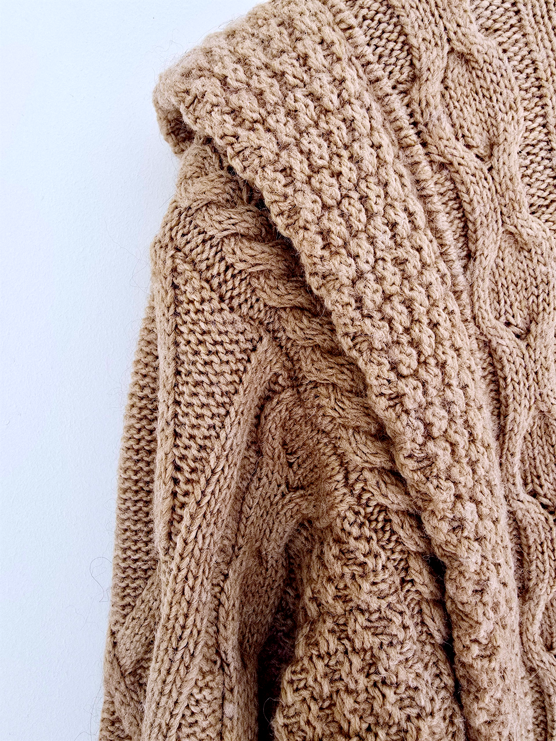Pull beige foncé à empiècements effet superposition - 𝐌𝐚𝐫𝐢𝐧𝐚𝟒𝟒𝐟𝐚𝐦𝐢𝐥𝐲