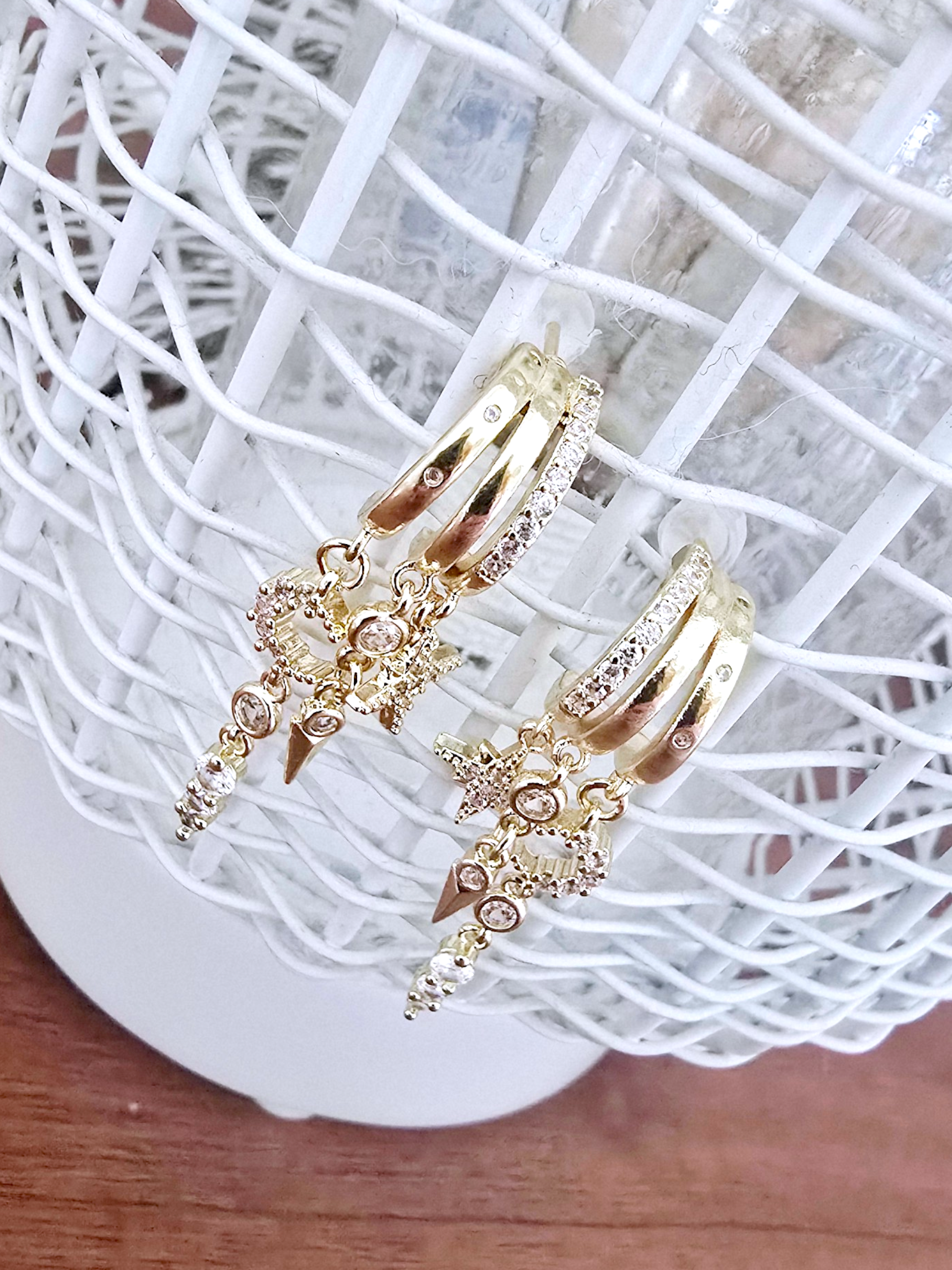 Boucles d'oreilles pendentes dorées acier inoxydable - 𝐌𝐚𝐫𝐢𝐧𝐚𝟒𝟒𝐟𝐚𝐦𝐢𝐥𝐲