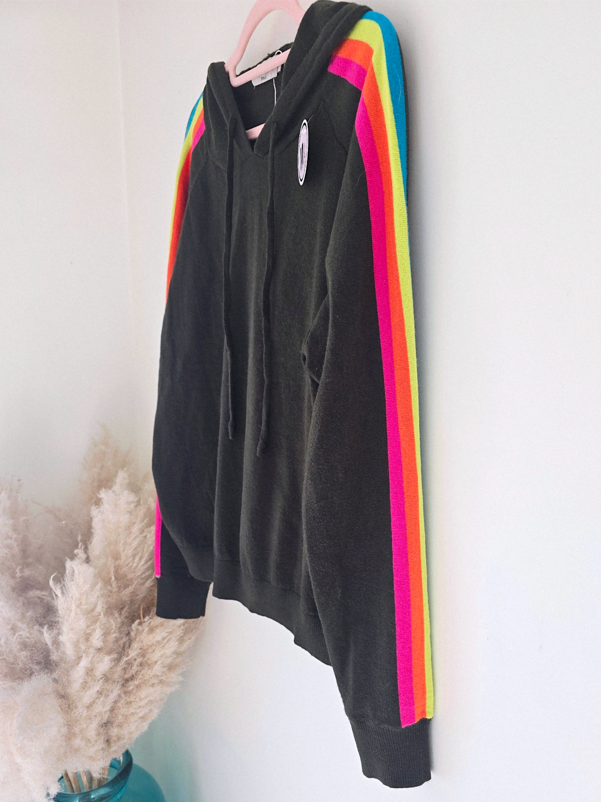 Pull vert kaki à manches arc-en-ciel fluo - 𝐌𝐚𝐫𝐢𝐧𝐚𝟒𝟒𝐟𝐚𝐦𝐢𝐥𝐲