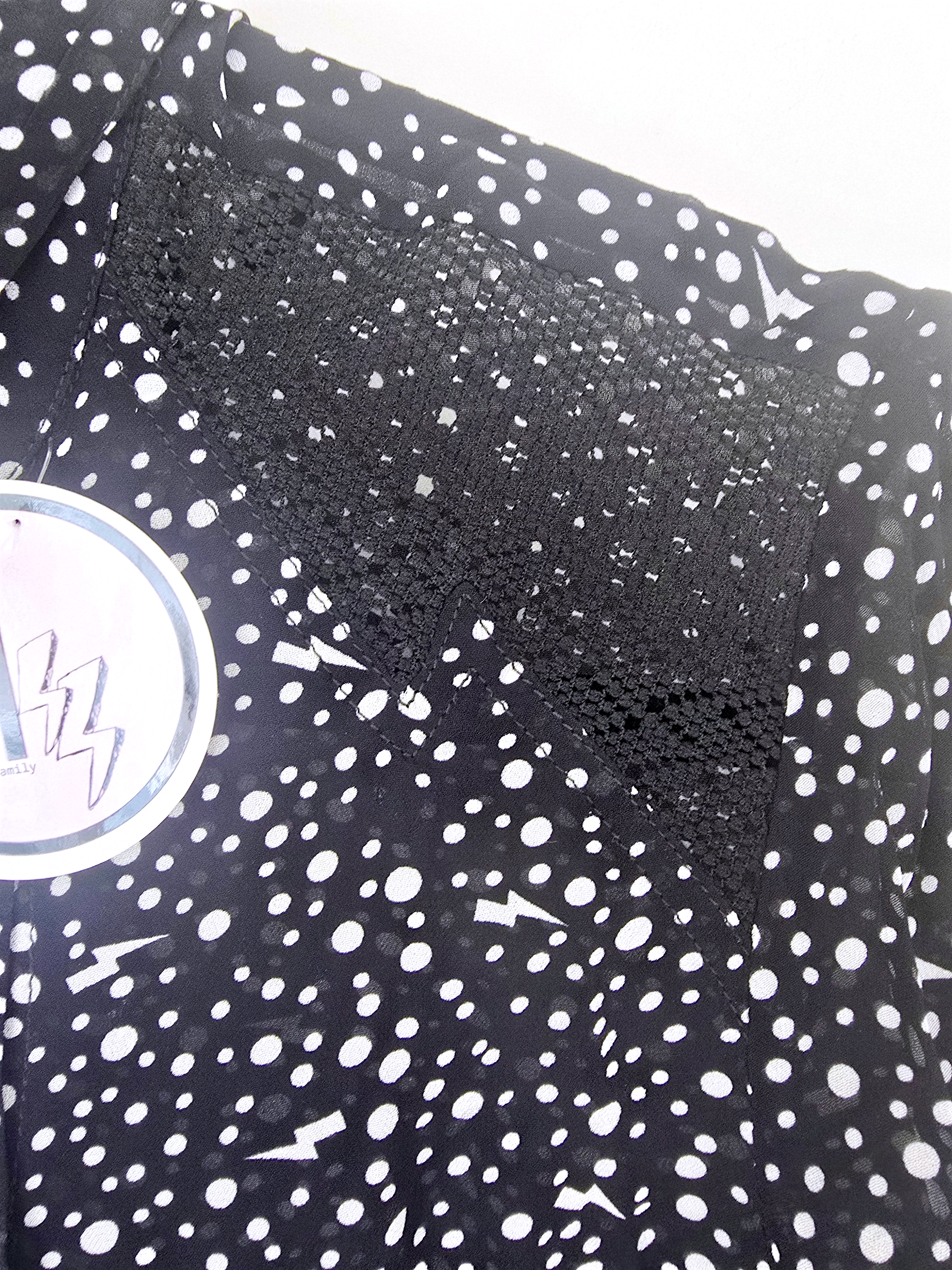 Chemise noire à imprimé éclairs et pois blancs - 𝐌𝐚𝐫𝐢𝐧𝐚𝟒𝟒𝐟𝐚𝐦𝐢𝐥𝐲