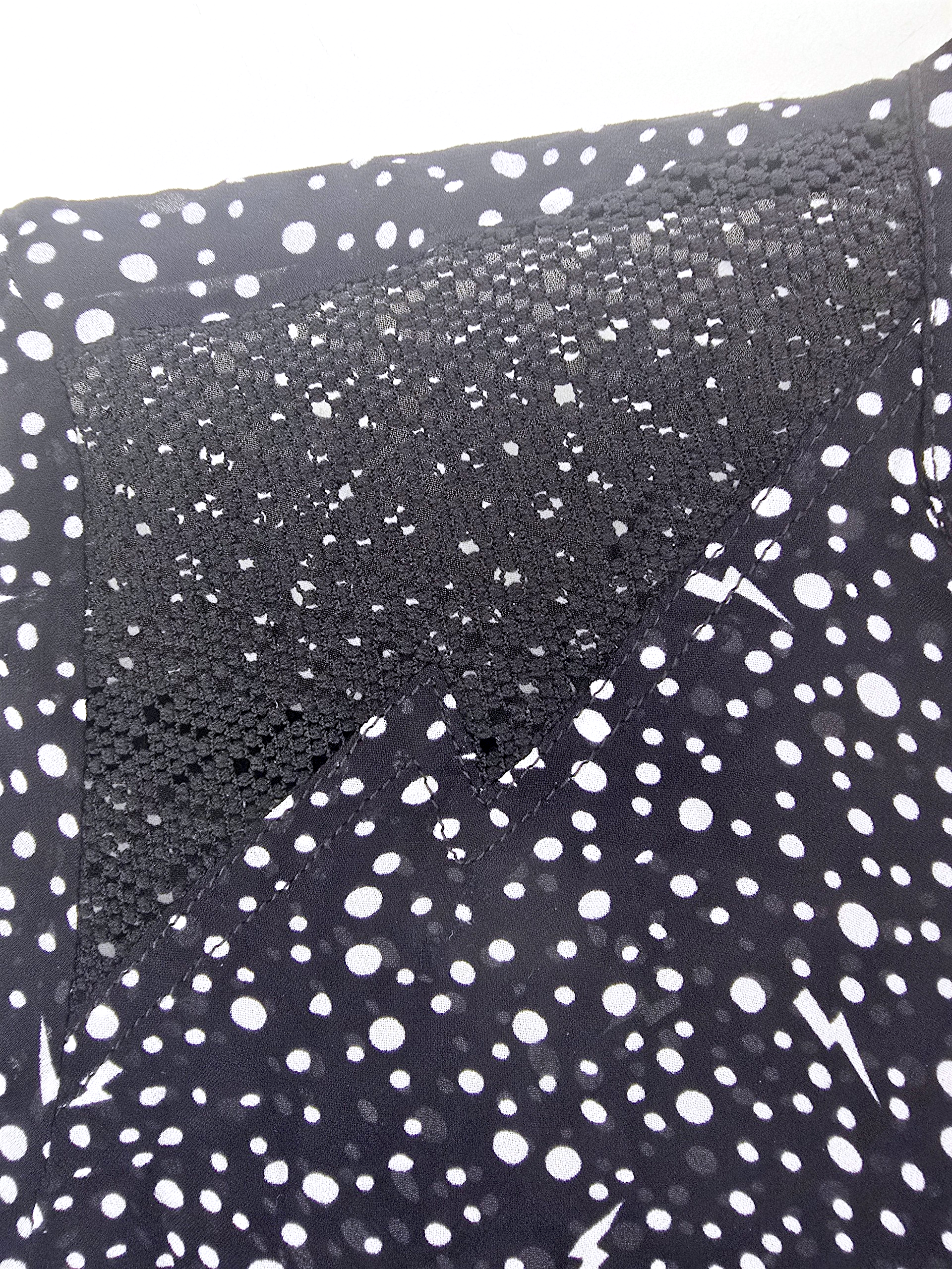 Chemise noire à imprimé éclairs et pois blancs - 𝐌𝐚𝐫𝐢𝐧𝐚𝟒𝟒𝐟𝐚𝐦𝐢𝐥𝐲