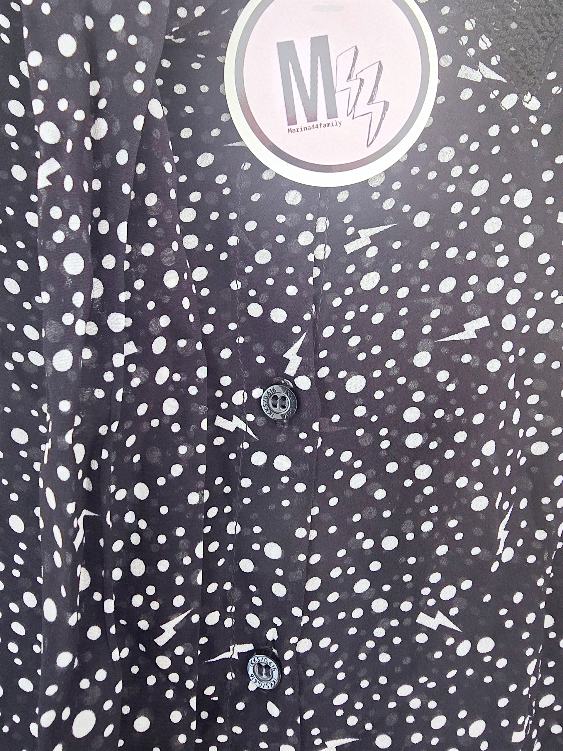 Chemise noire à imprimé éclairs et pois blancs - 𝐌𝐚𝐫𝐢𝐧𝐚𝟒𝟒𝐟𝐚𝐦𝐢𝐥𝐲