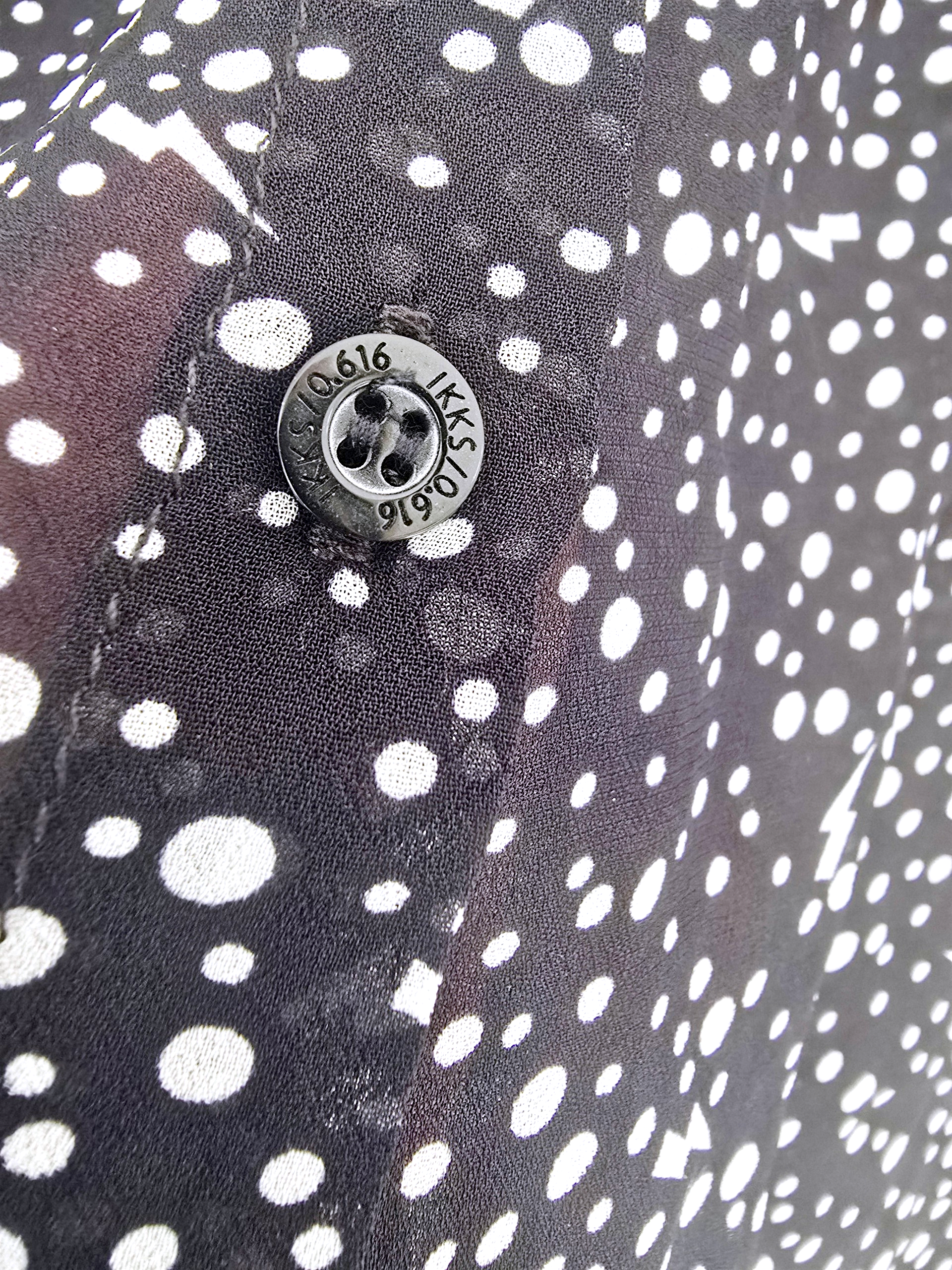 Chemise noire à imprimé éclairs et pois blancs - 𝐌𝐚𝐫𝐢𝐧𝐚𝟒𝟒𝐟𝐚𝐦𝐢𝐥𝐲