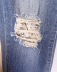 Jean bleu délavé avec empiècements en dentelle - 𝐌𝐚𝐫𝐢𝐧𝐚𝟒𝟒𝐟𝐚𝐦𝐢𝐥𝐲