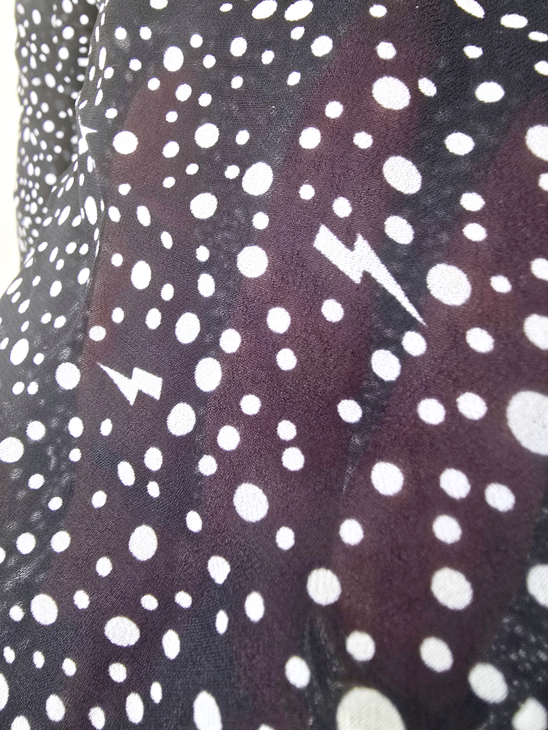 Chemise noire à imprimé éclairs et pois blancs - 𝐌𝐚𝐫𝐢𝐧𝐚𝟒𝟒𝐟𝐚𝐦𝐢𝐥𝐲
