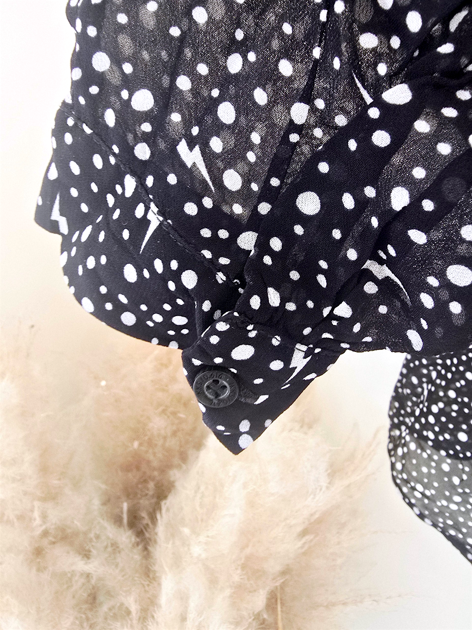 Chemise noire à imprimé éclairs et pois blancs - 𝐌𝐚𝐫𝐢𝐧𝐚𝟒𝟒𝐟𝐚𝐦𝐢𝐥𝐲