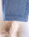 Jean bleu délavé avec empiècements en dentelle - 𝐌𝐚𝐫𝐢𝐧𝐚𝟒𝟒𝐟𝐚𝐦𝐢𝐥𝐲