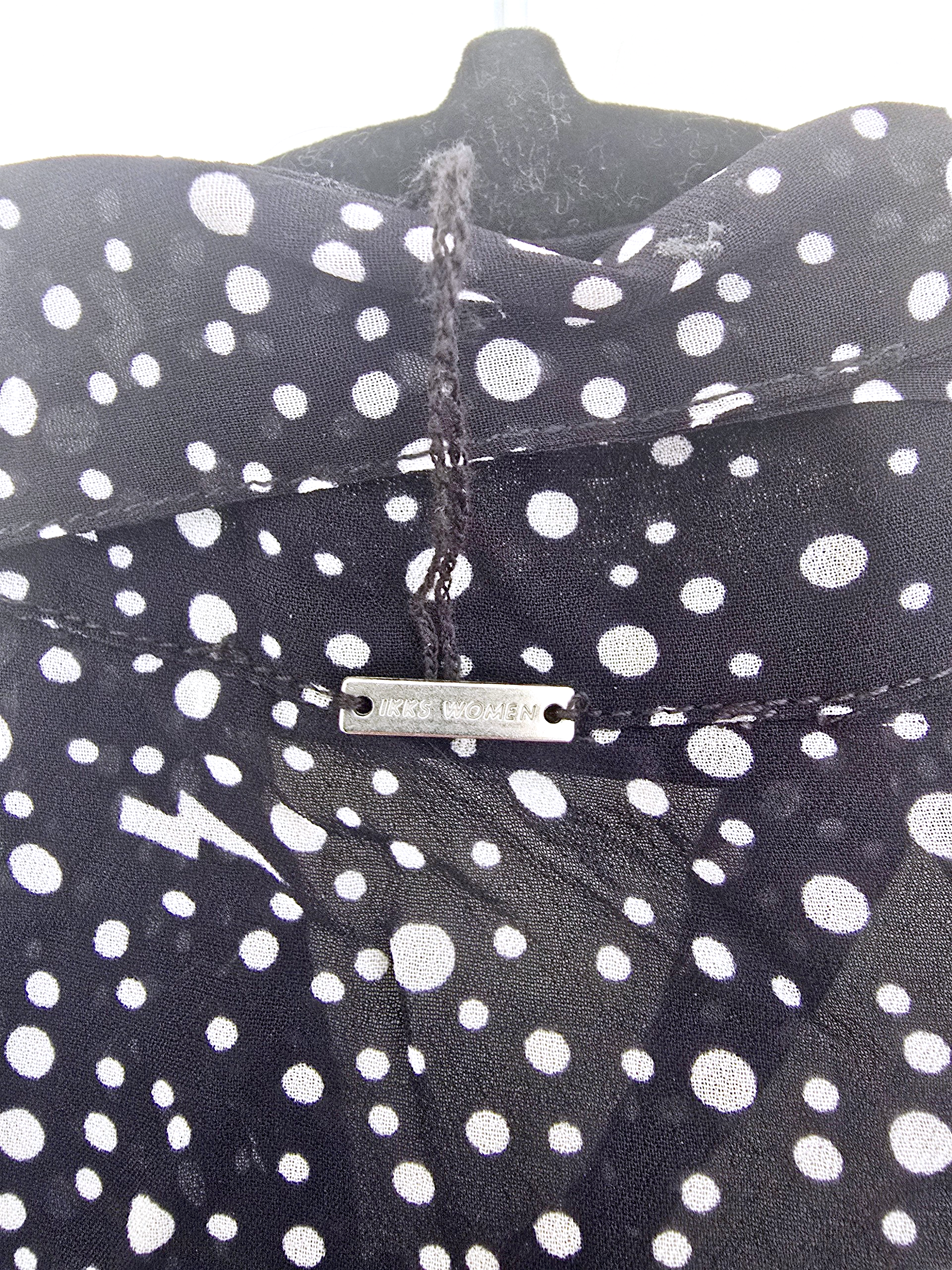 Chemise noire à imprimé éclairs et pois blancs - 𝐌𝐚𝐫𝐢𝐧𝐚𝟒𝟒𝐟𝐚𝐦𝐢𝐥𝐲