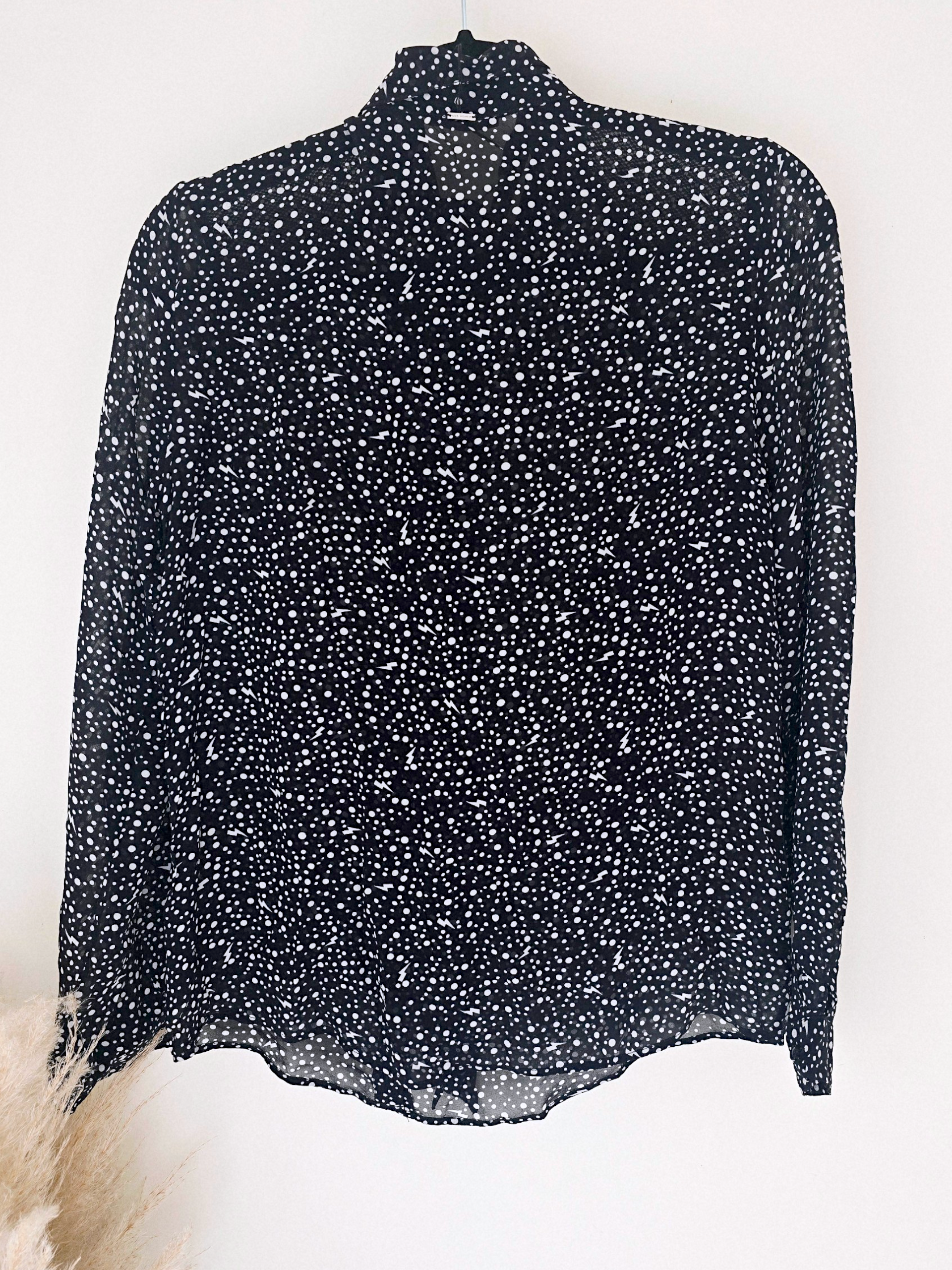 Chemise noire à imprimé éclairs et pois blancs - 𝐌𝐚𝐫𝐢𝐧𝐚𝟒𝟒𝐟𝐚𝐦𝐢𝐥𝐲
