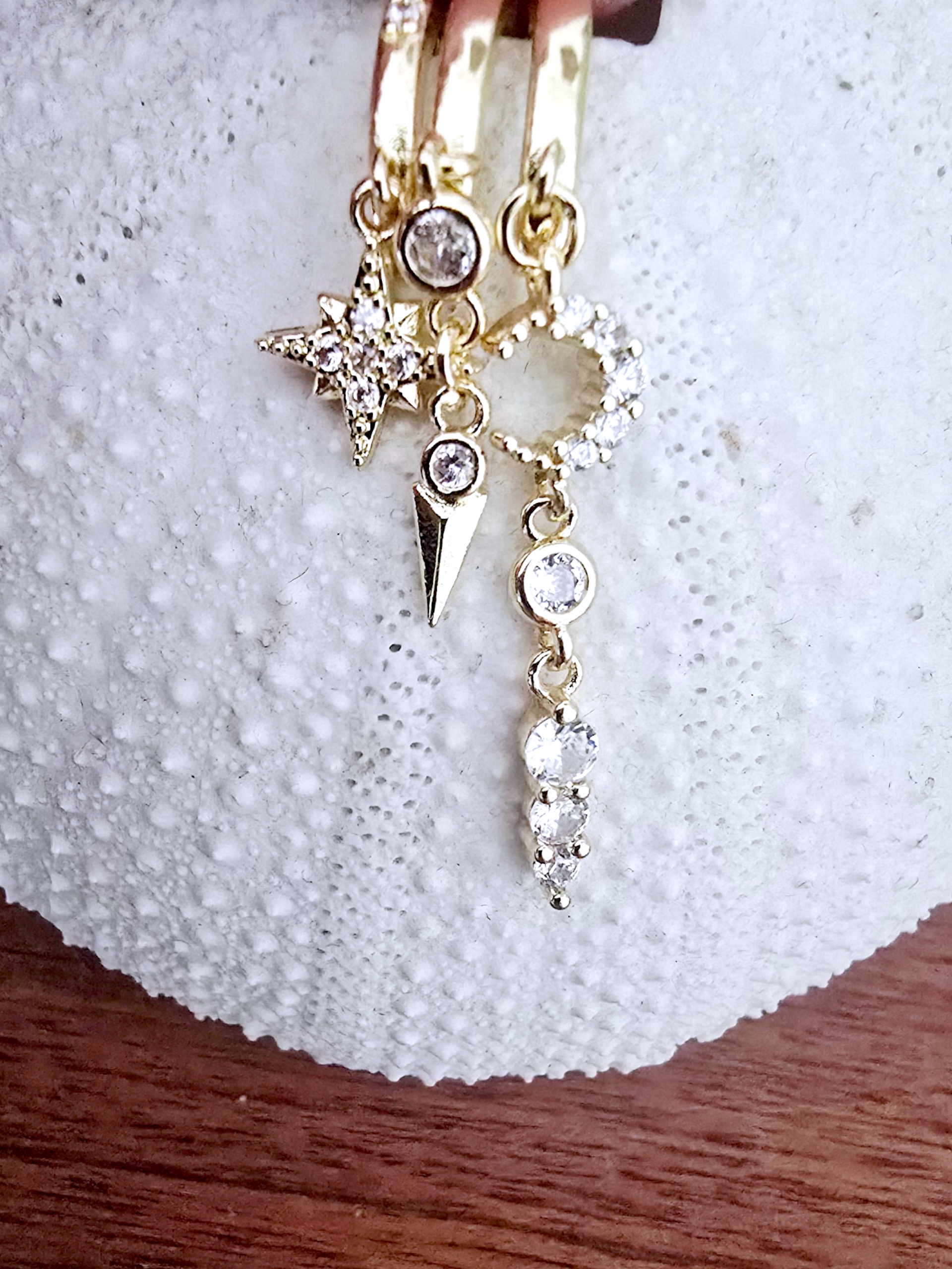 Boucles d'oreilles pendentes dorées acier inoxydable - 𝐌𝐚𝐫𝐢𝐧𝐚𝟒𝟒𝐟𝐚𝐦𝐢𝐥𝐲