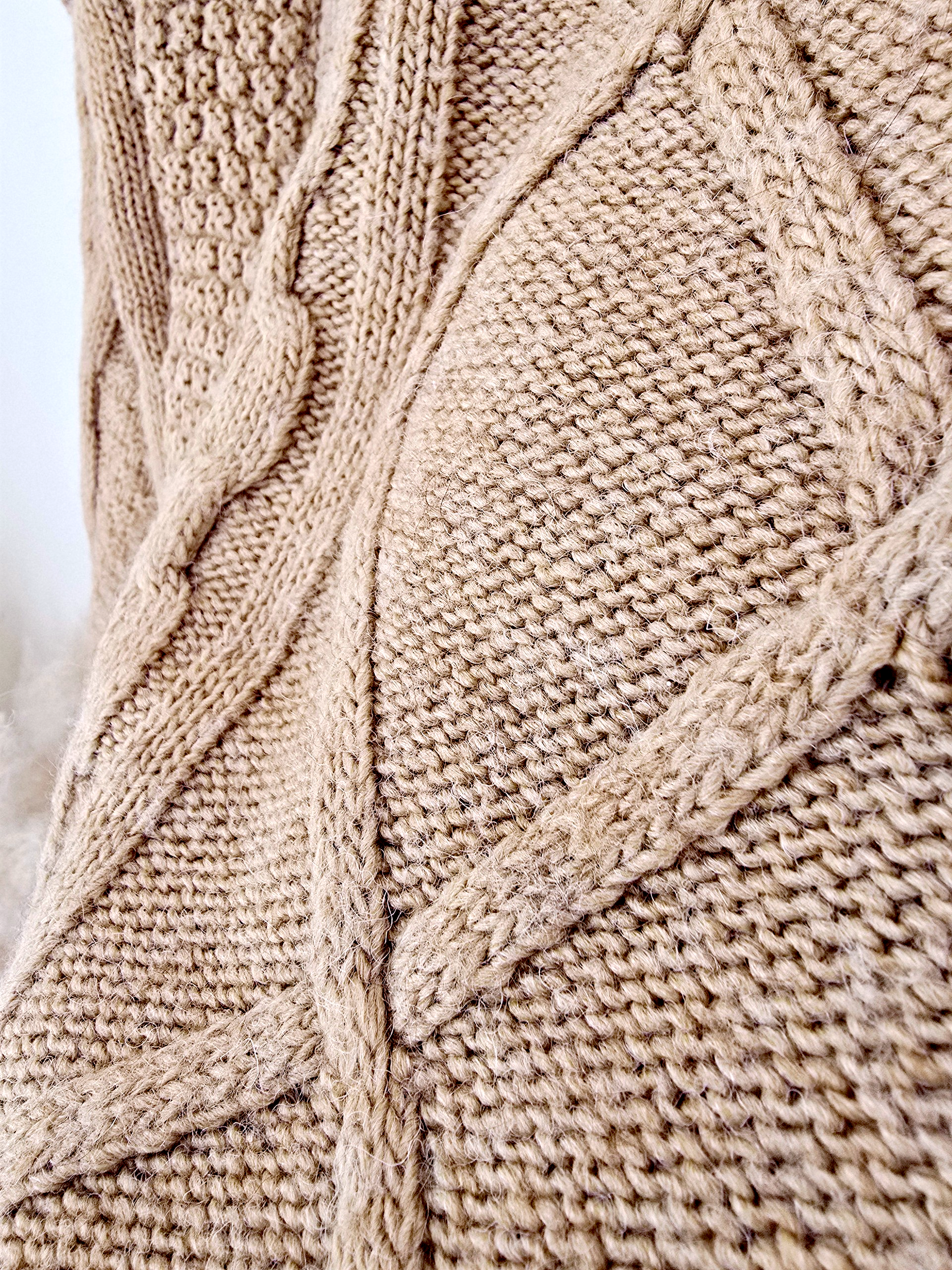 Pull beige foncé à empiècements effet superposition - 𝐌𝐚𝐫𝐢𝐧𝐚𝟒𝟒𝐟𝐚𝐦𝐢𝐥𝐲