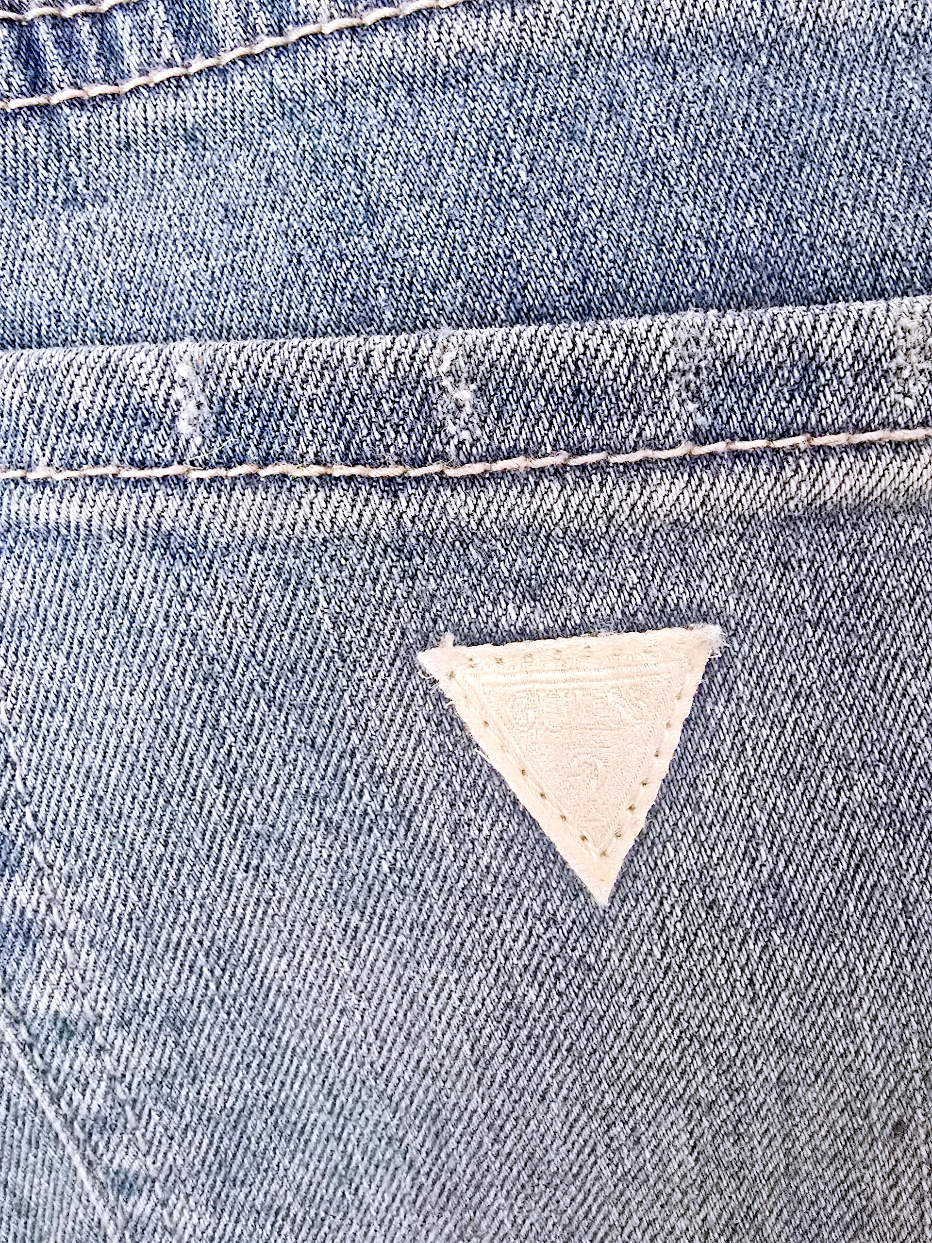 Jean bleu délavé avec empiècements en dentelle - 𝐌𝐚𝐫𝐢𝐧𝐚𝟒𝟒𝐟𝐚𝐦𝐢𝐥𝐲