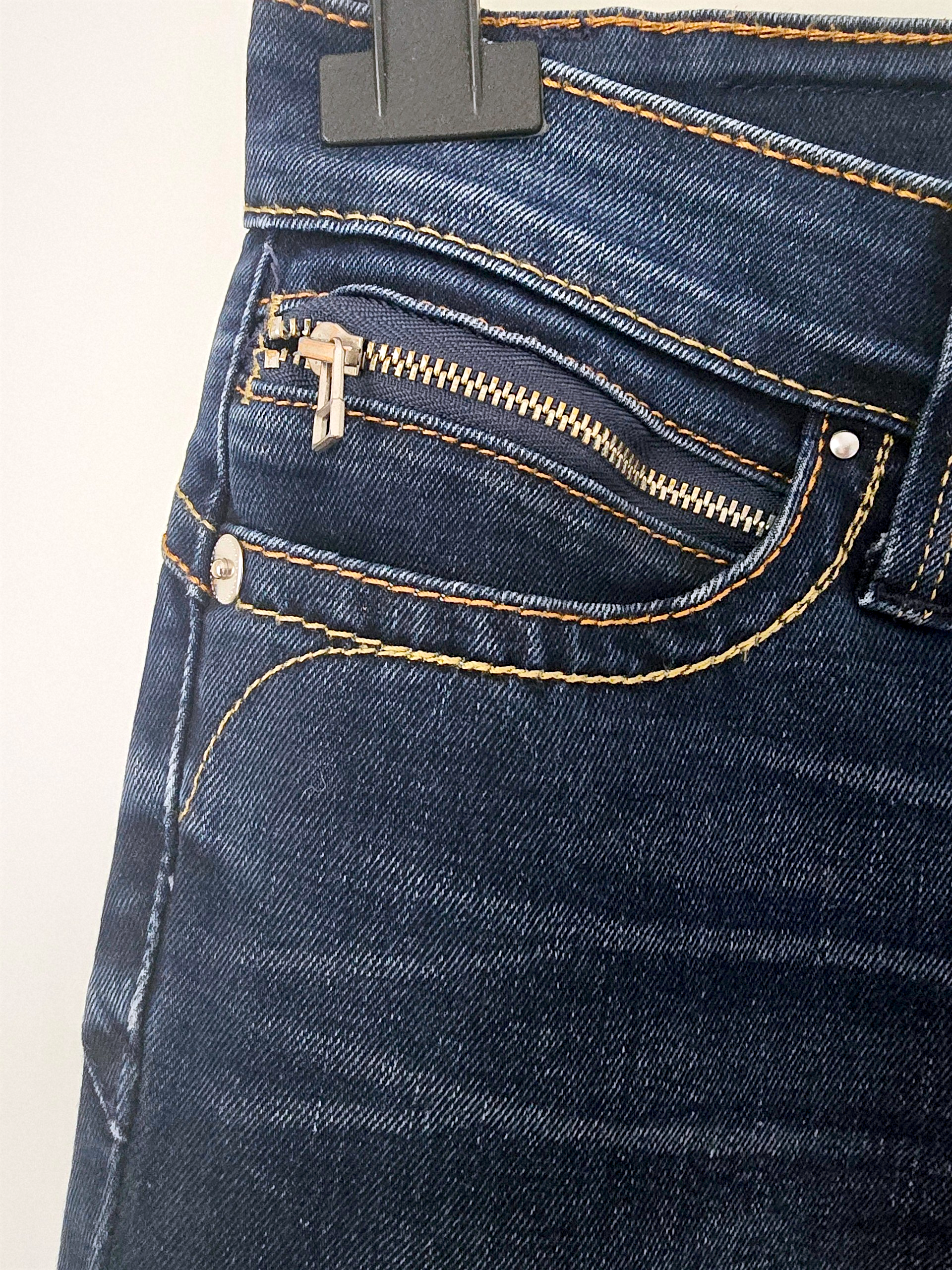 Jean bleu brut demi curve - 𝐌𝐚𝐫𝐢𝐧𝐚𝟒𝟒𝐟𝐚𝐦𝐢𝐥𝐲